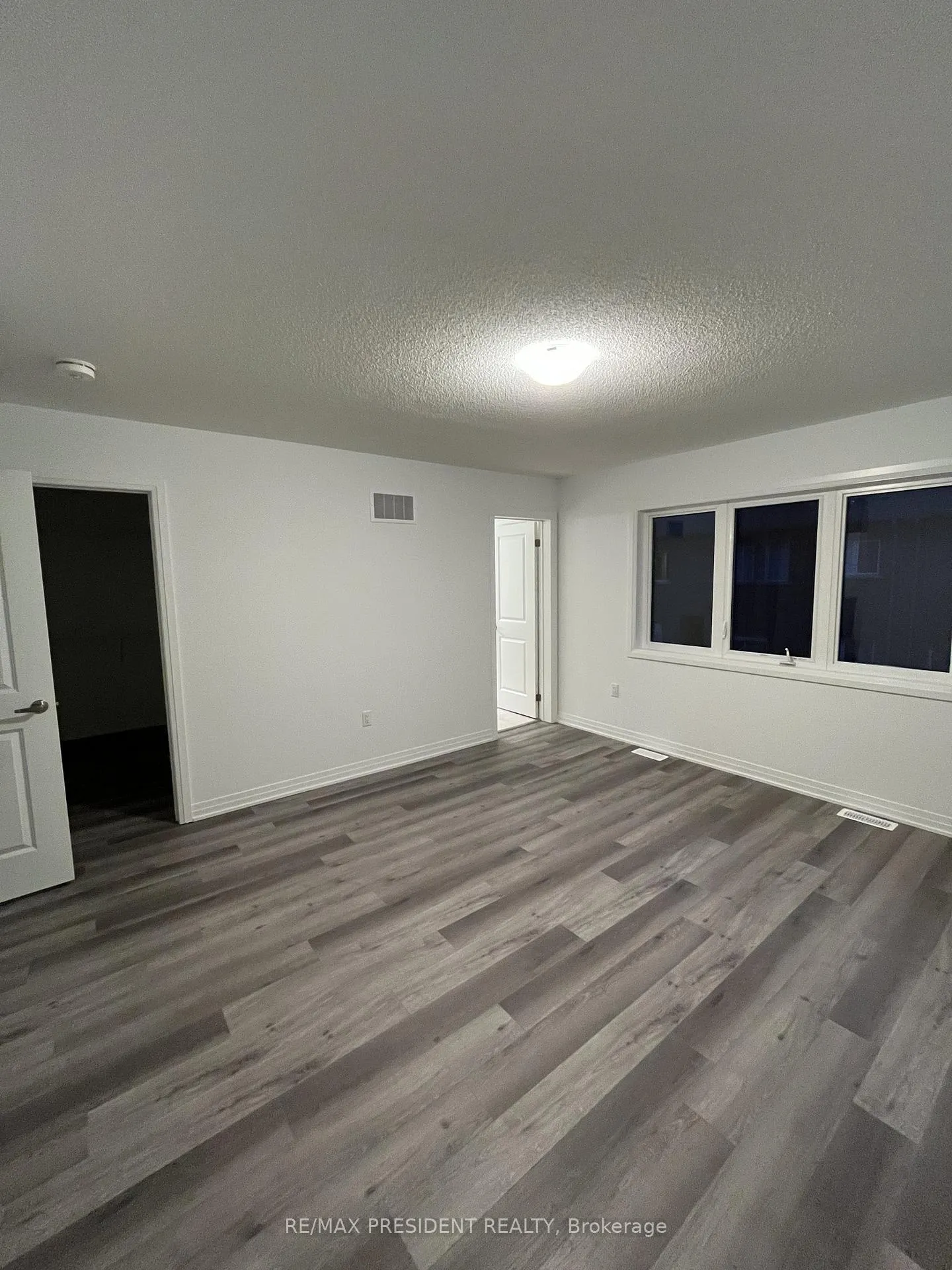 Photo 8 of 6 Keppel Circle, Brampton, Brampton West — HOMEH
