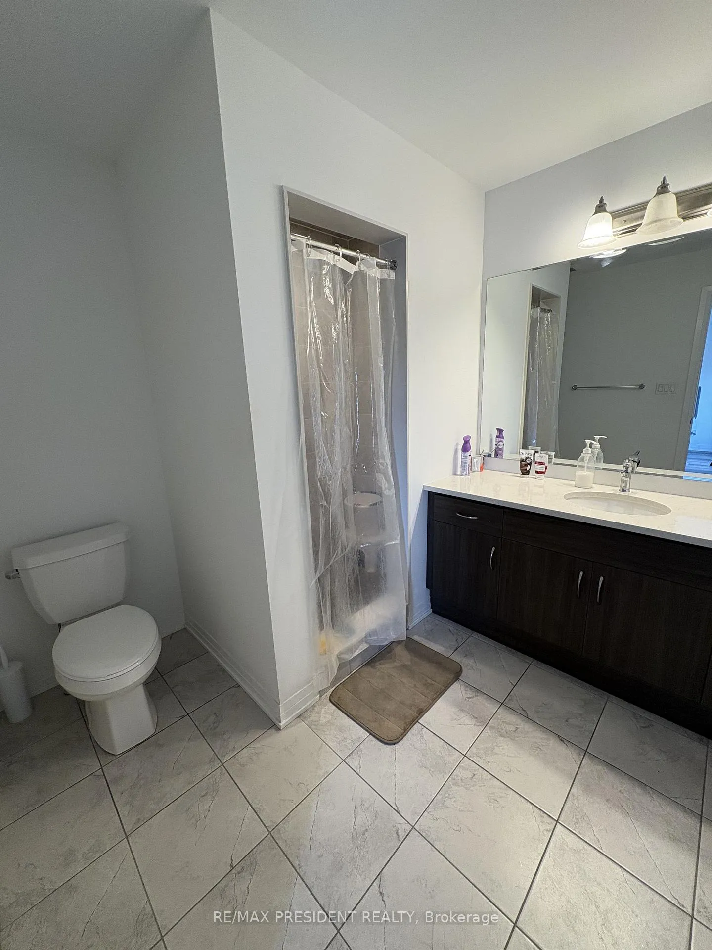 Photo 9 of 6 Keppel Circle, Brampton, Brampton West — HOMEH