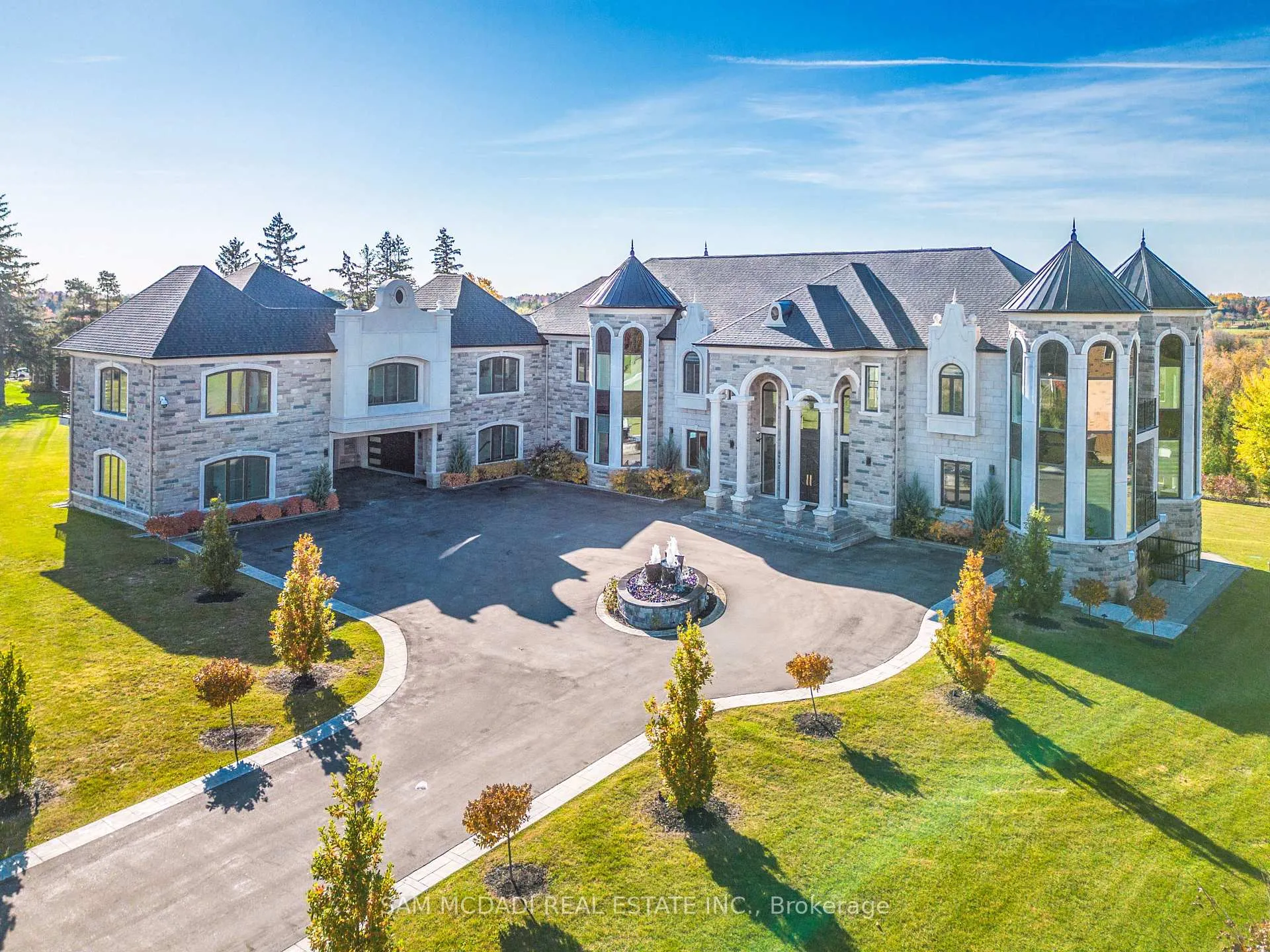Front of 4 Saint Lukes Court