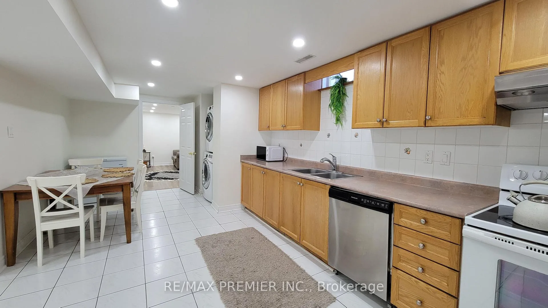 Photo 2 of Unit Basement, 25 Granite Street, Vaughan, East Woodbridge — HOMEH