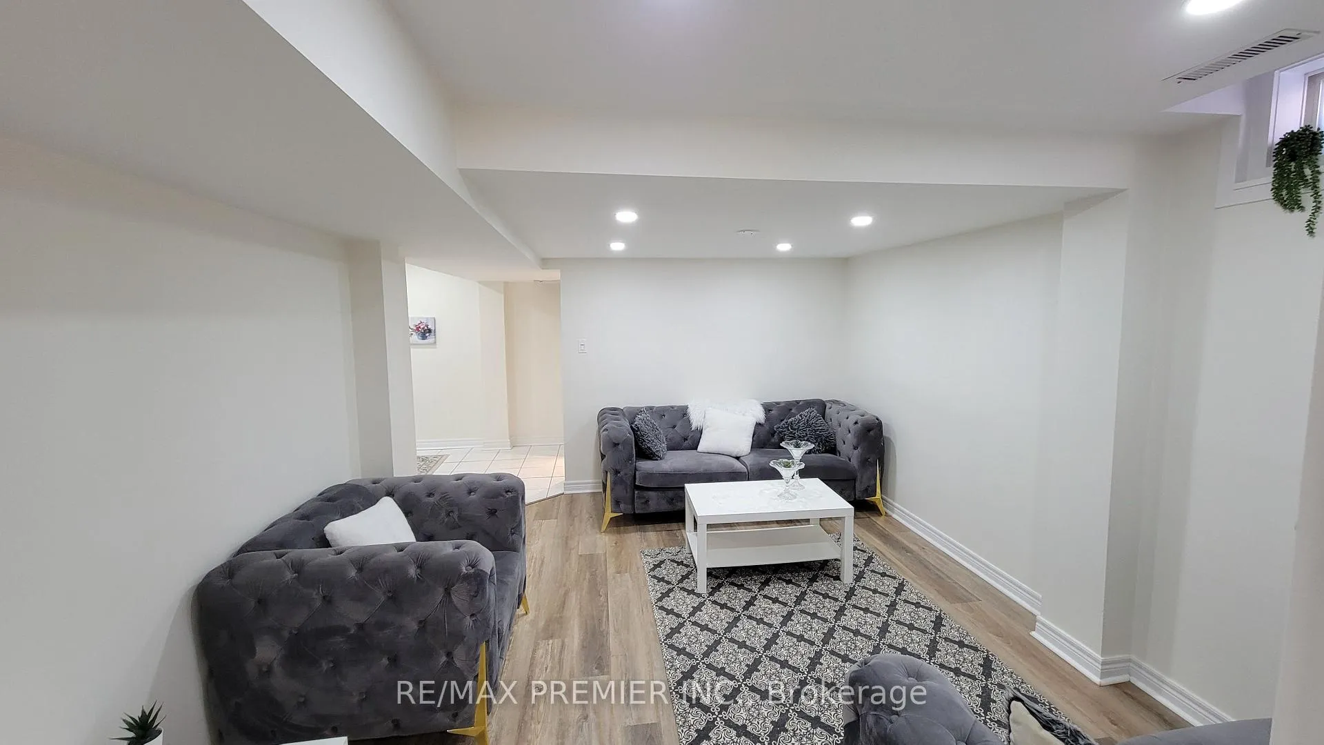Photo 4 of Unit Basement, 25 Granite Street, Vaughan, East Woodbridge — HOMEH