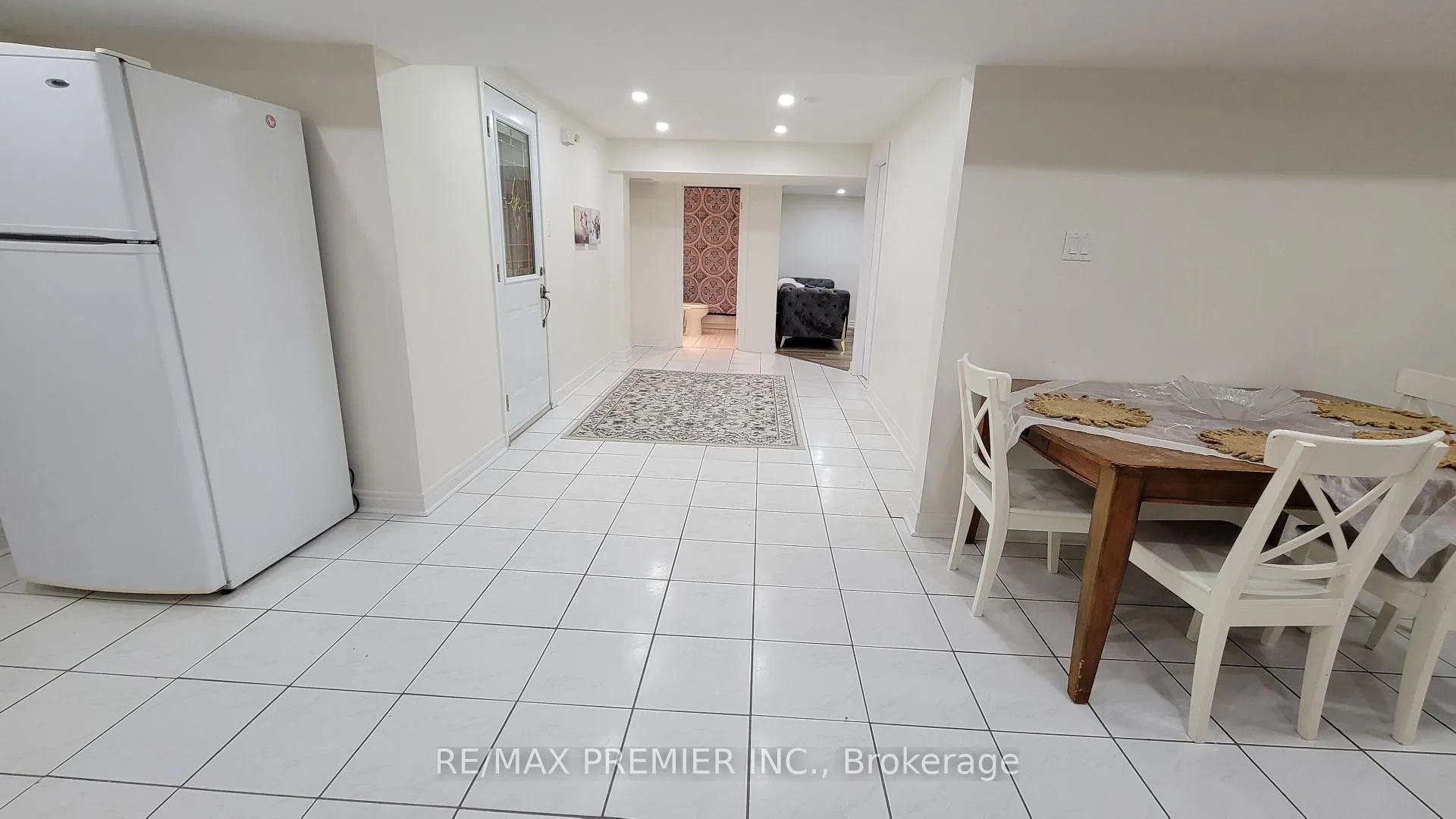 Photo 7 of Unit Basement, 25 Granite Street, Vaughan, East Woodbridge — HOMEH