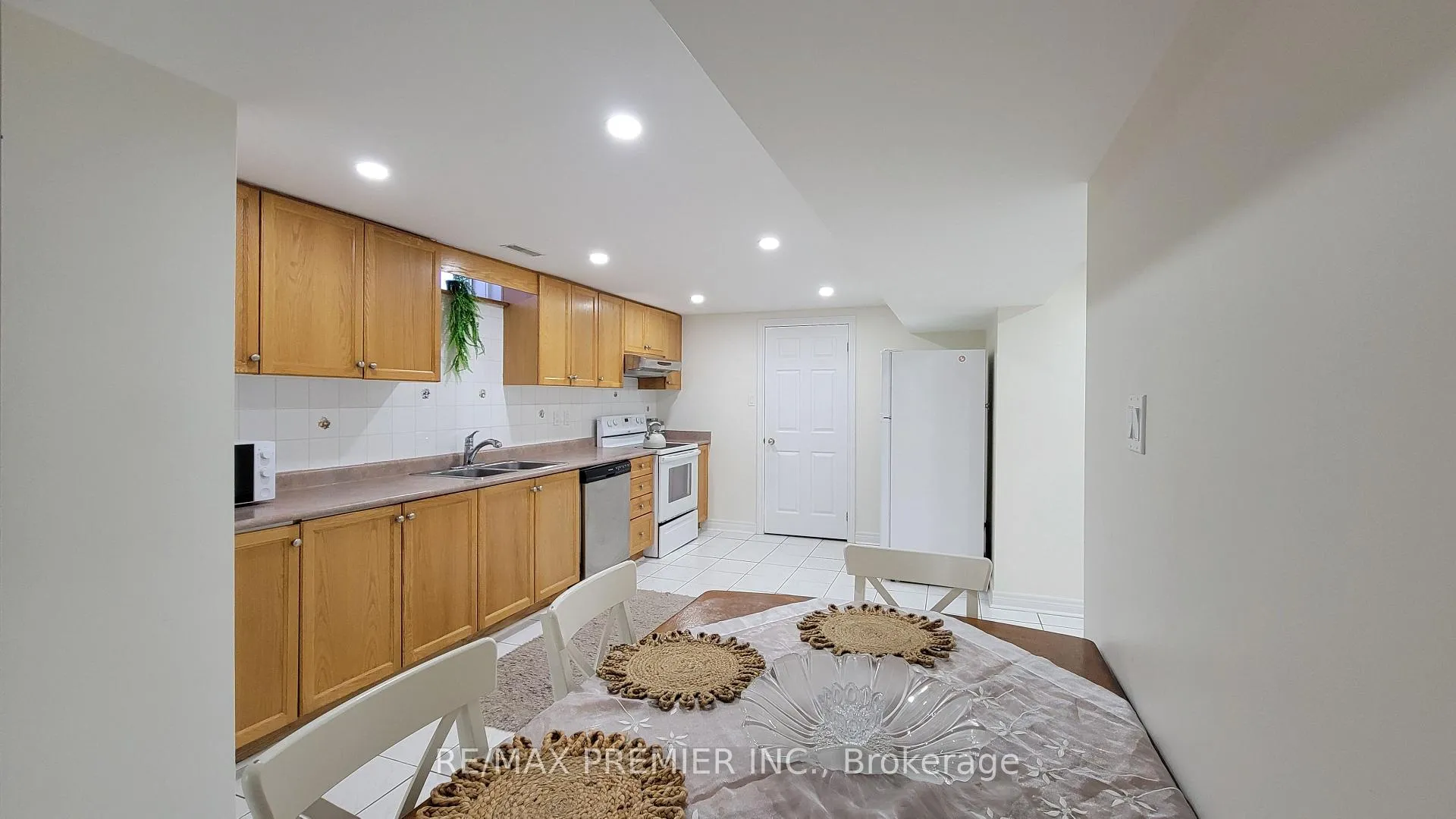 Photo 10 of Unit Basement, 25 Granite Street, Vaughan, East Woodbridge — HOMEH