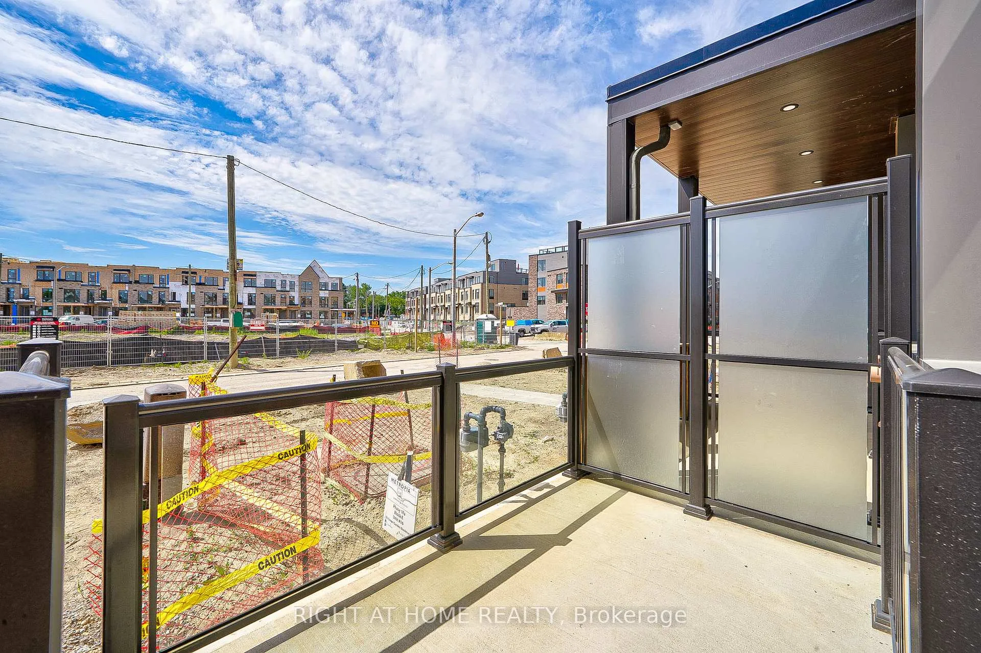 Photo 2 of 80 Green Gardens Boulevard, Toronto, Englemount-Lawrence — HOMEH