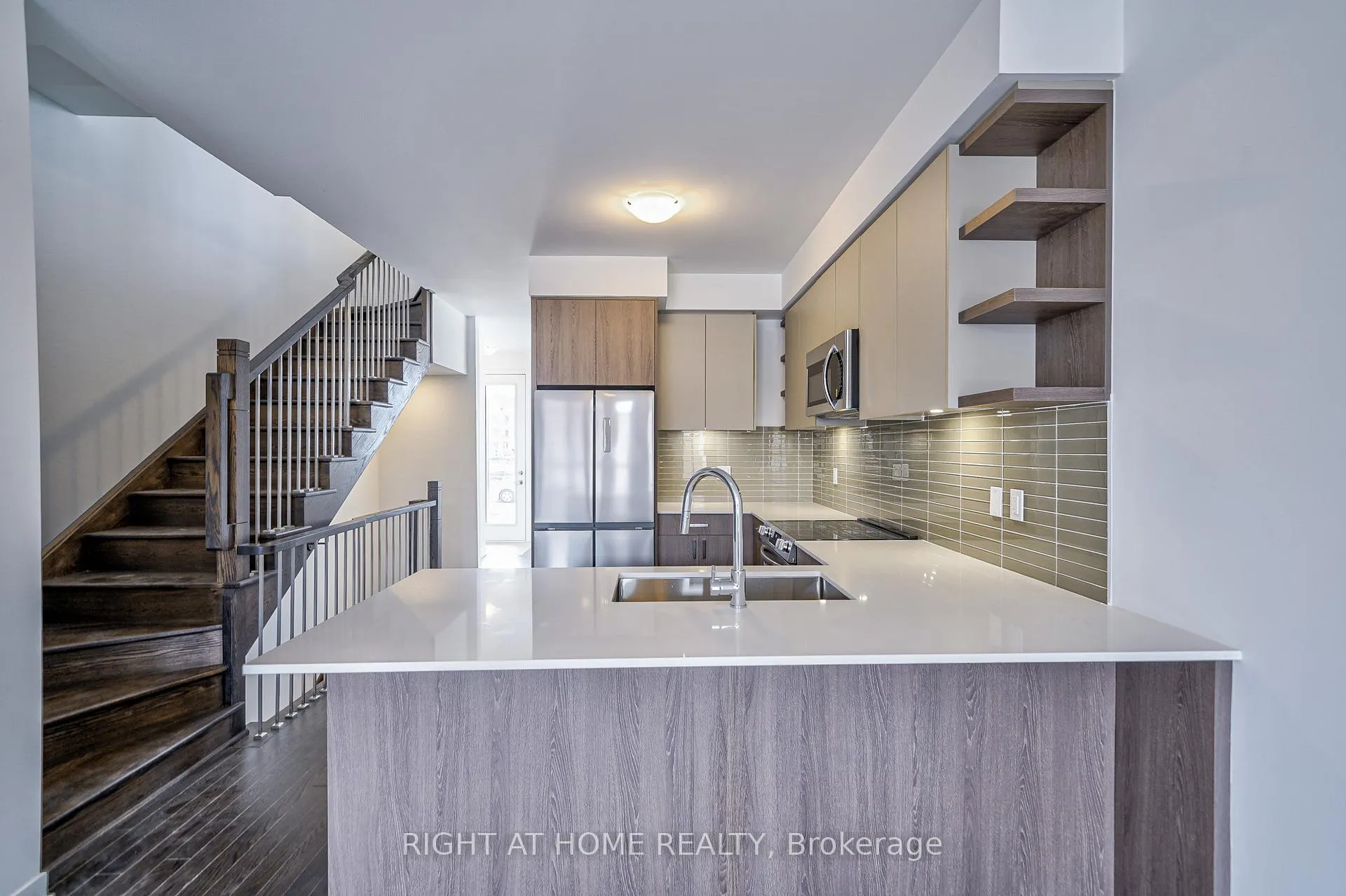 Photo 6 of 80 Green Gardens Boulevard, Toronto, Englemount-Lawrence — HOMEH