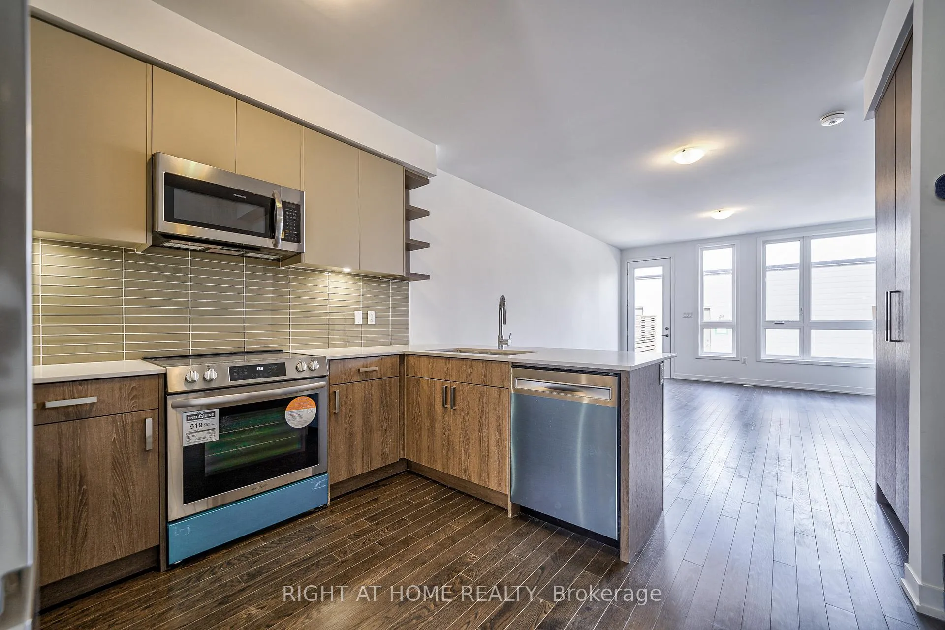 Photo 7 of 80 Green Gardens Boulevard, Toronto, Englemount-Lawrence — HOMEH