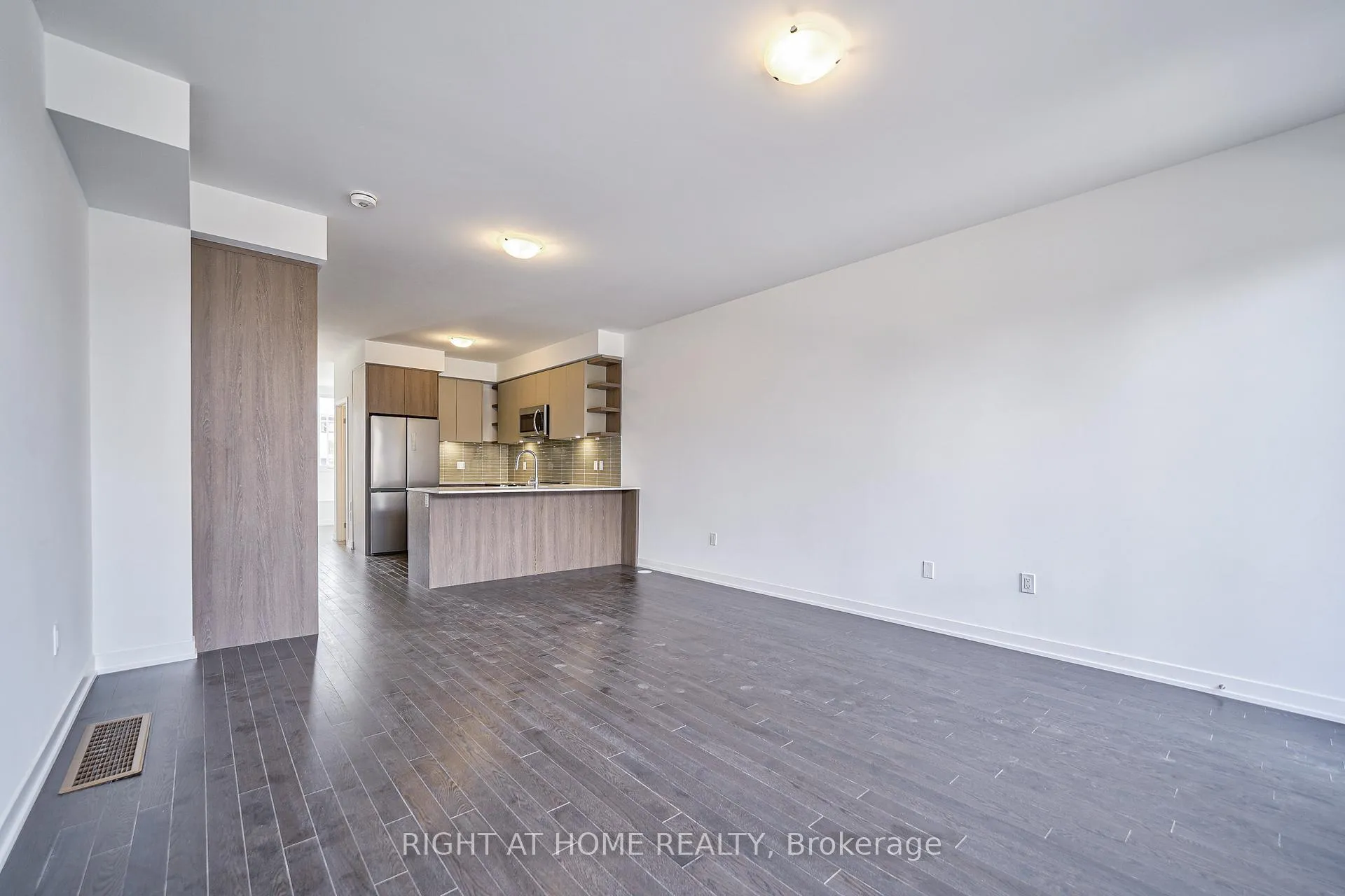 Photo 9 of 80 Green Gardens Boulevard, Toronto, Englemount-Lawrence — HOMEH