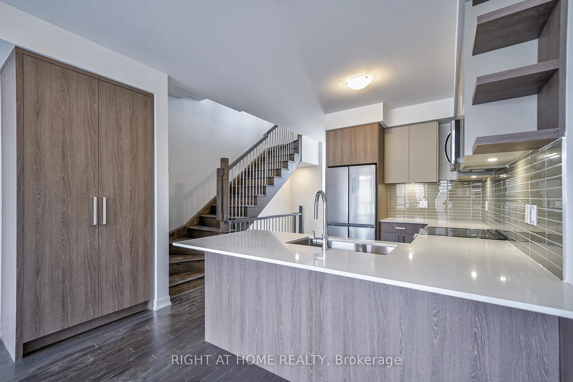 Photo 10 of 80 Green Gardens Boulevard, Toronto, Englemount-Lawrence — HOMEH