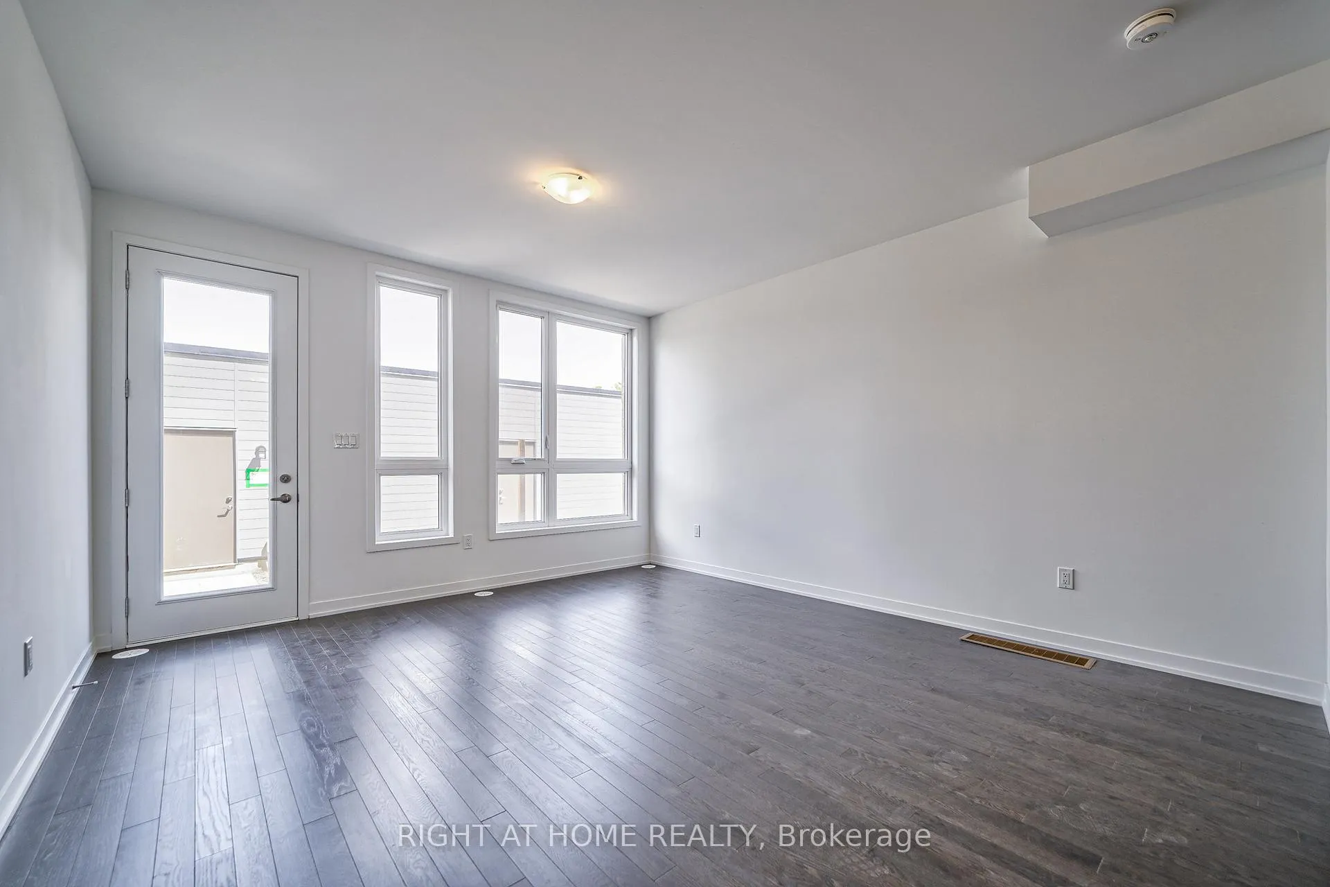 Photo 11 of 80 Green Gardens Boulevard, Toronto, Englemount-Lawrence — HOMEH