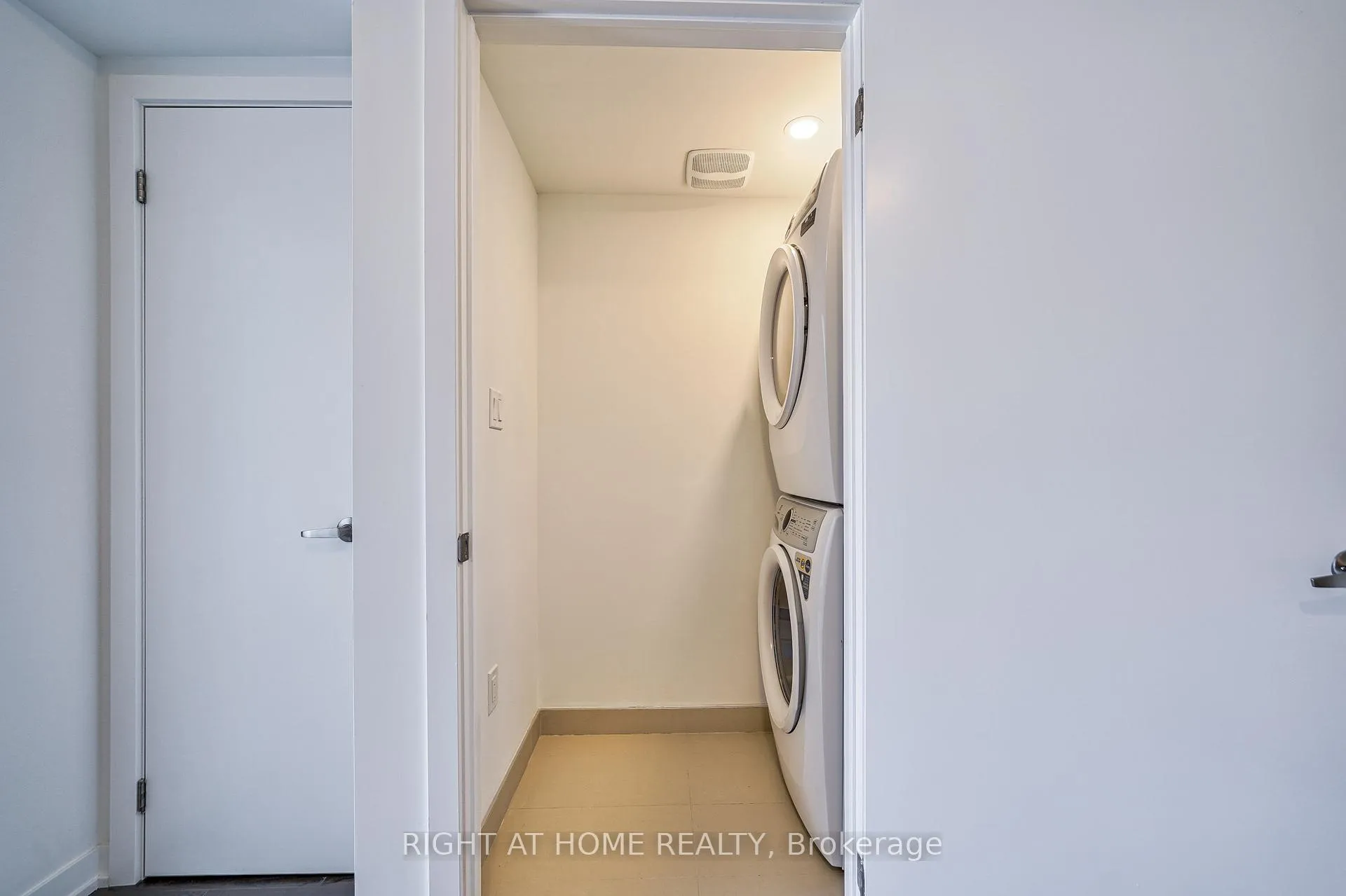 Photo 13 of 80 Green Gardens Boulevard, Toronto, Englemount-Lawrence — HOMEH