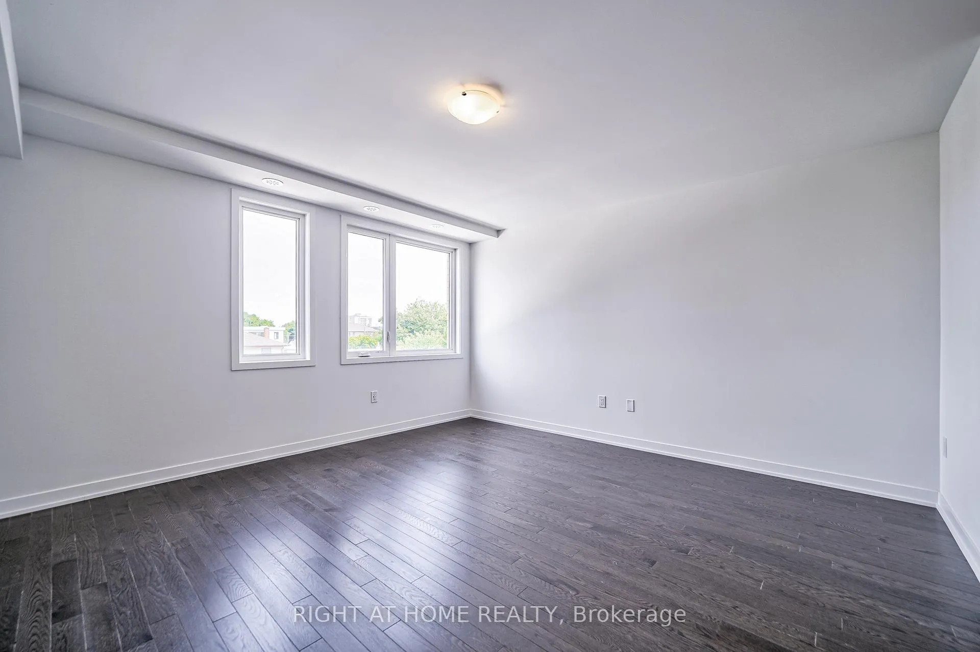 Photo 14 of 80 Green Gardens Boulevard, Toronto, Englemount-Lawrence — HOMEH