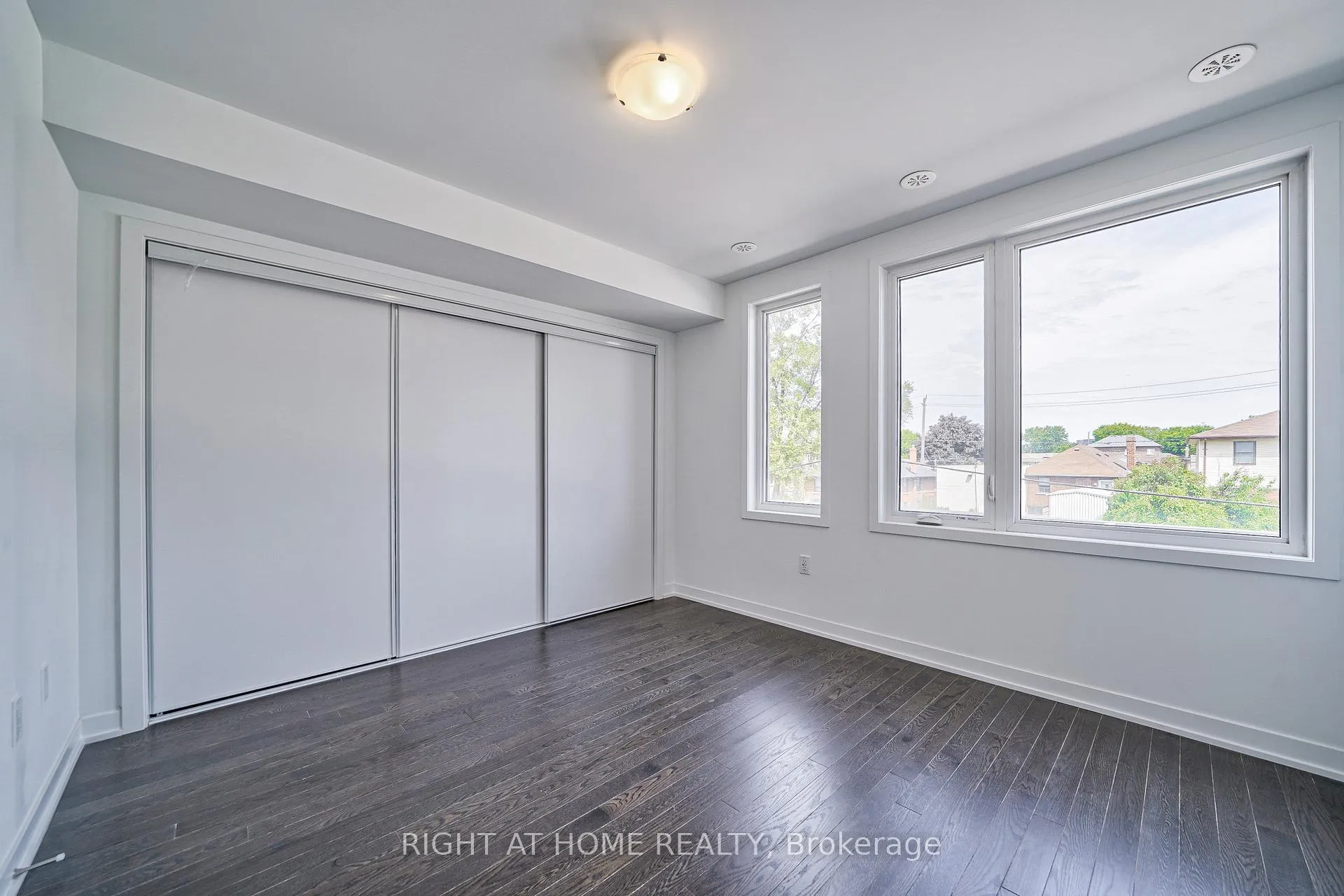 Photo 15 of 80 Green Gardens Boulevard, Toronto, Englemount-Lawrence — HOMEH