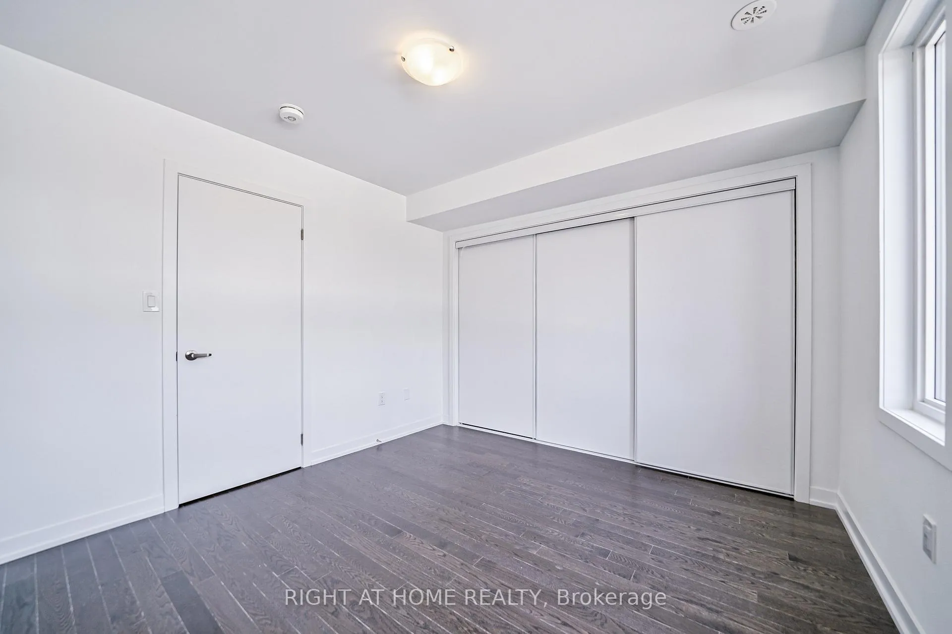 Photo 17 of 80 Green Gardens Boulevard, Toronto, Englemount-Lawrence — HOMEH