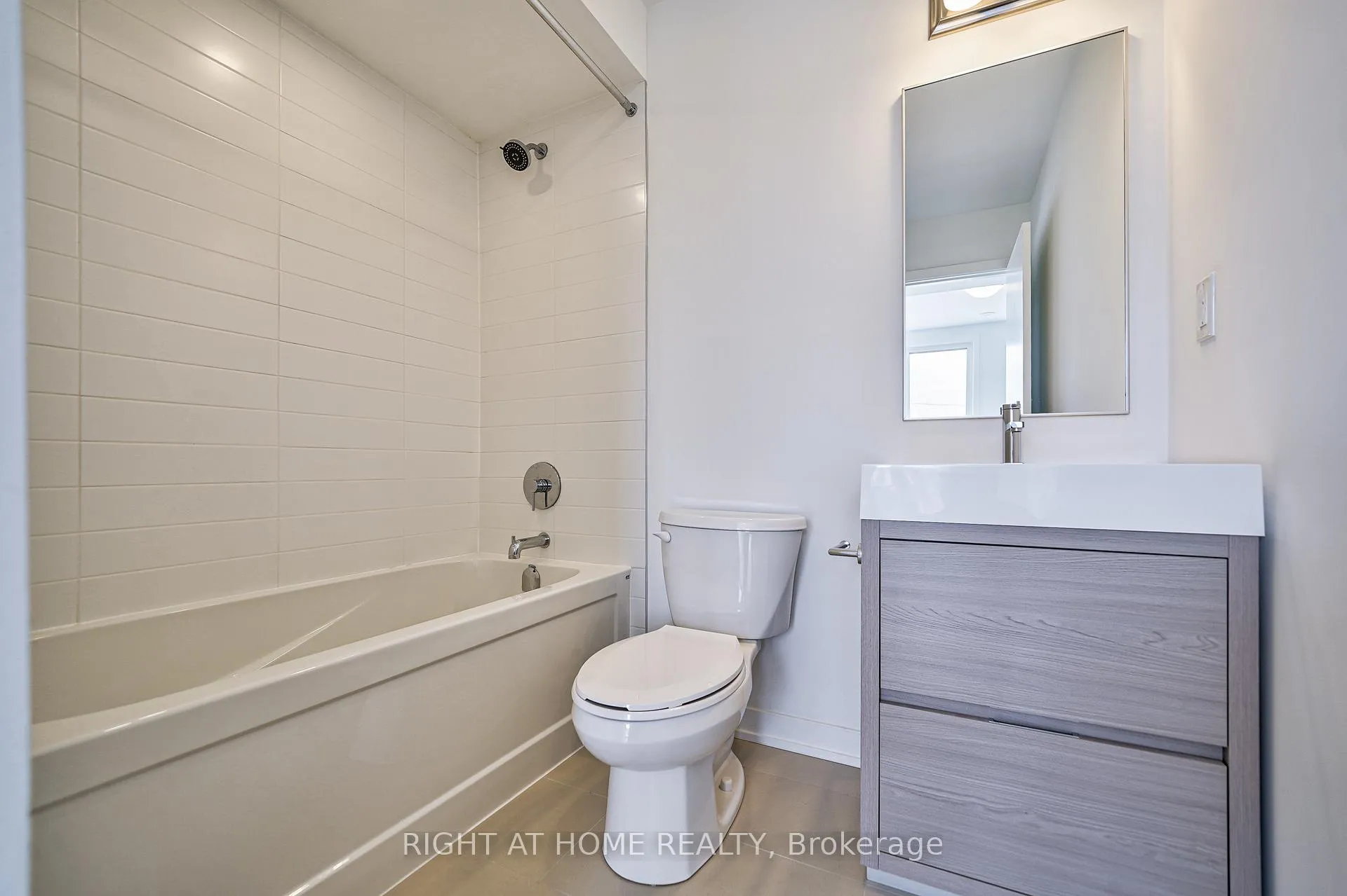 Photo 18 of 80 Green Gardens Boulevard, Toronto, Englemount-Lawrence — HOMEH