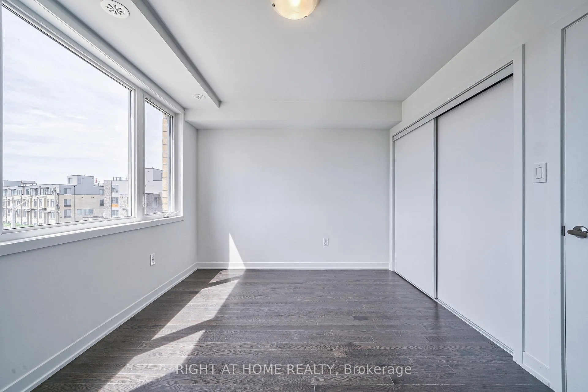 Photo 19 of 80 Green Gardens Boulevard, Toronto, Englemount-Lawrence — HOMEH
