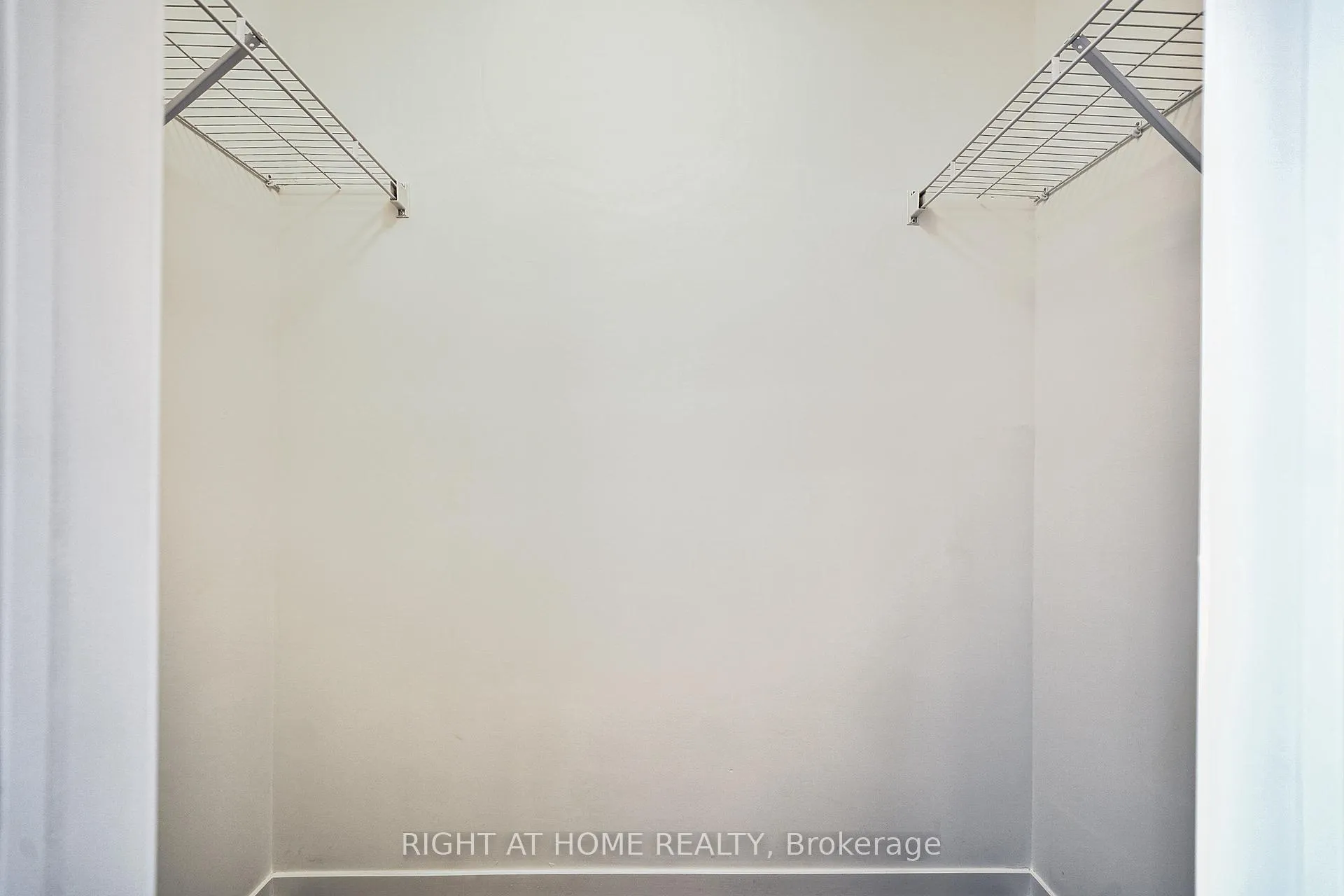 Photo 22 of 80 Green Gardens Boulevard, Toronto, Englemount-Lawrence — HOMEH