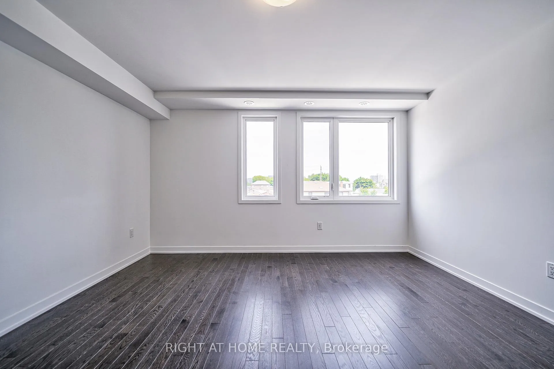 Photo 23 of 80 Green Gardens Boulevard, Toronto, Englemount-Lawrence — HOMEH