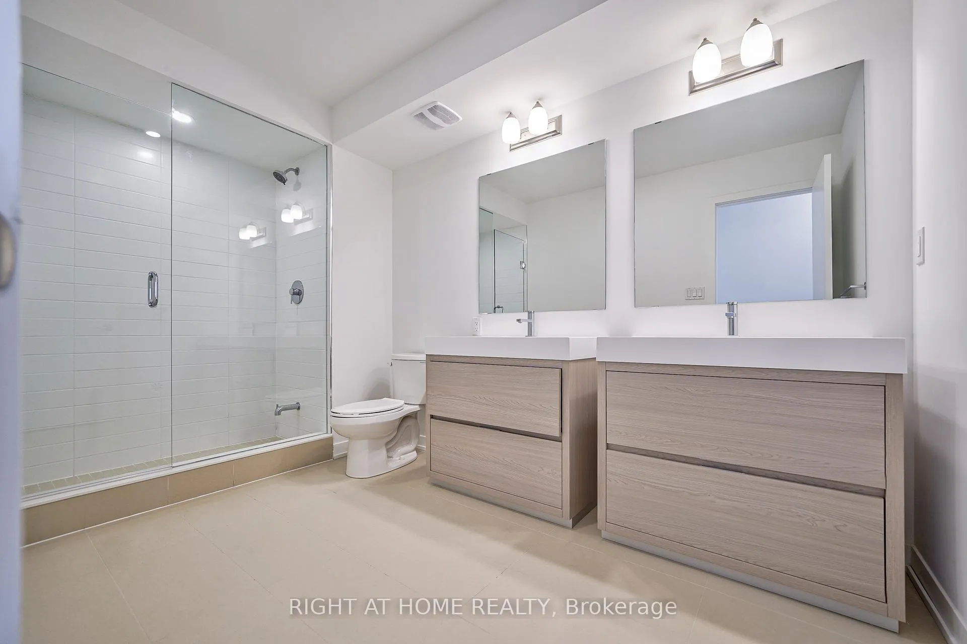 Photo 24 of 80 Green Gardens Boulevard, Toronto, Englemount-Lawrence — HOMEH