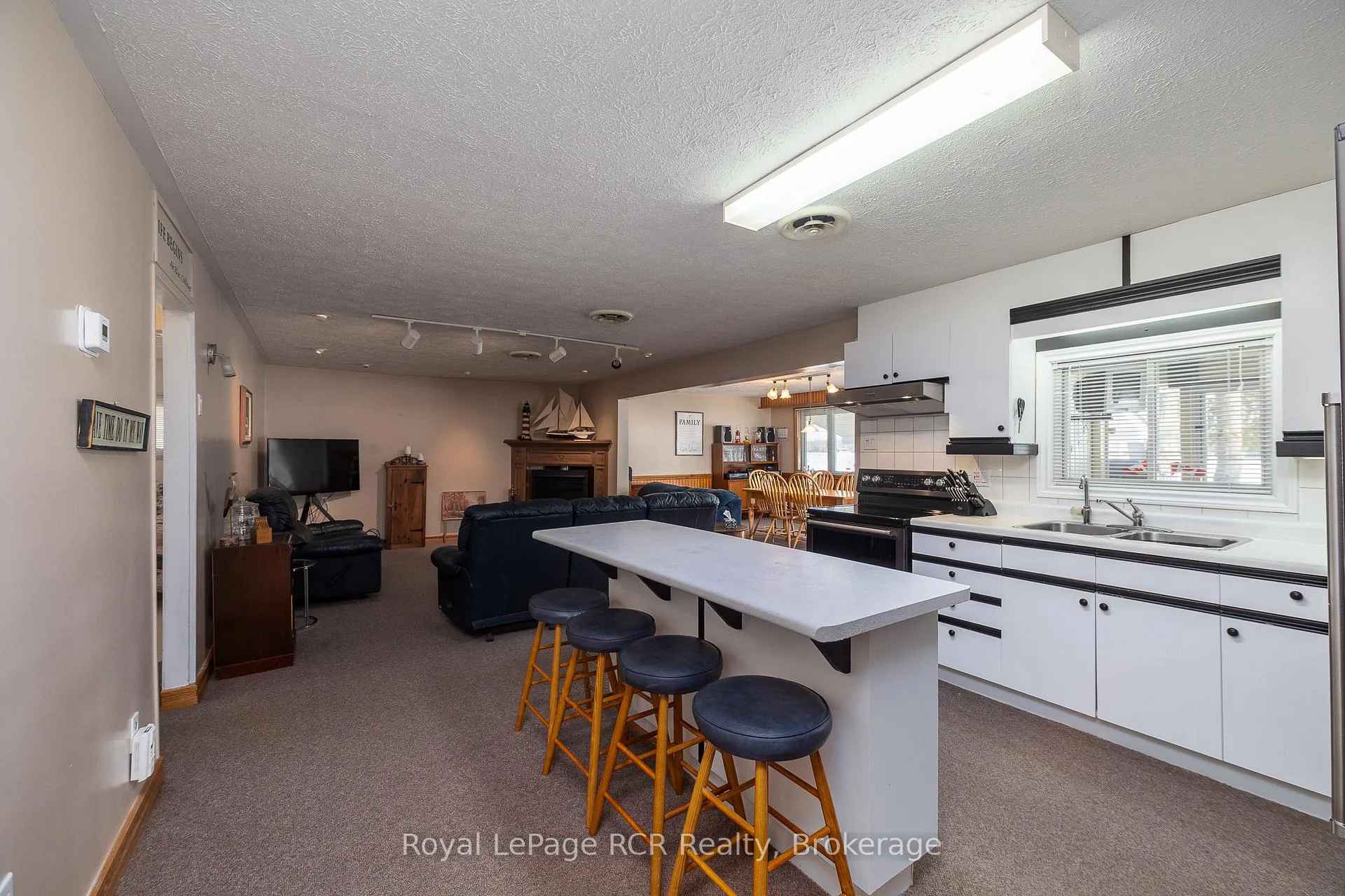 Photo 8 of 132 McCullough Lake Drive, Chatsworth — HOMEH