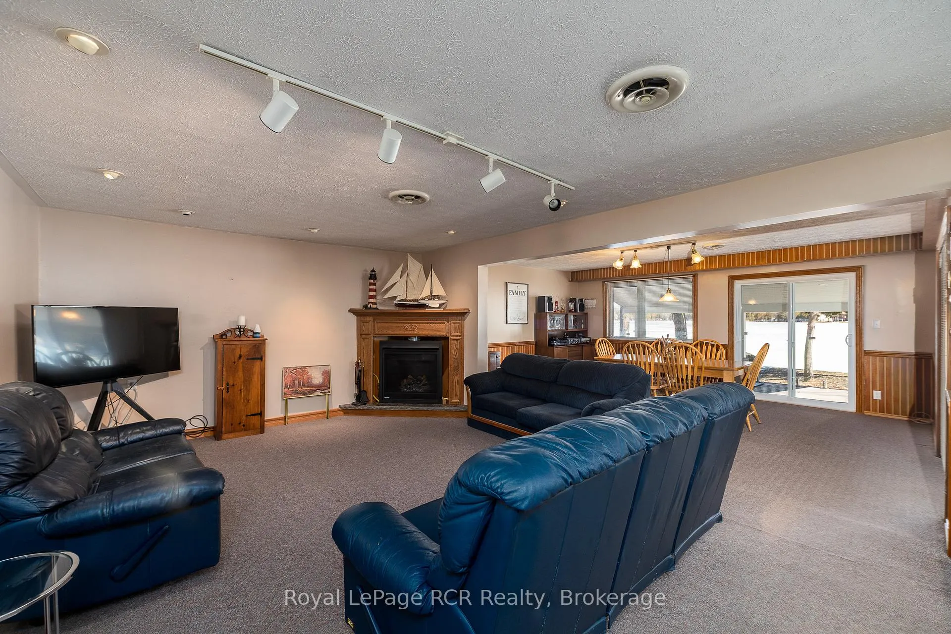 Photo 12 of 132 McCullough Lake Drive, Chatsworth — HOMEH
