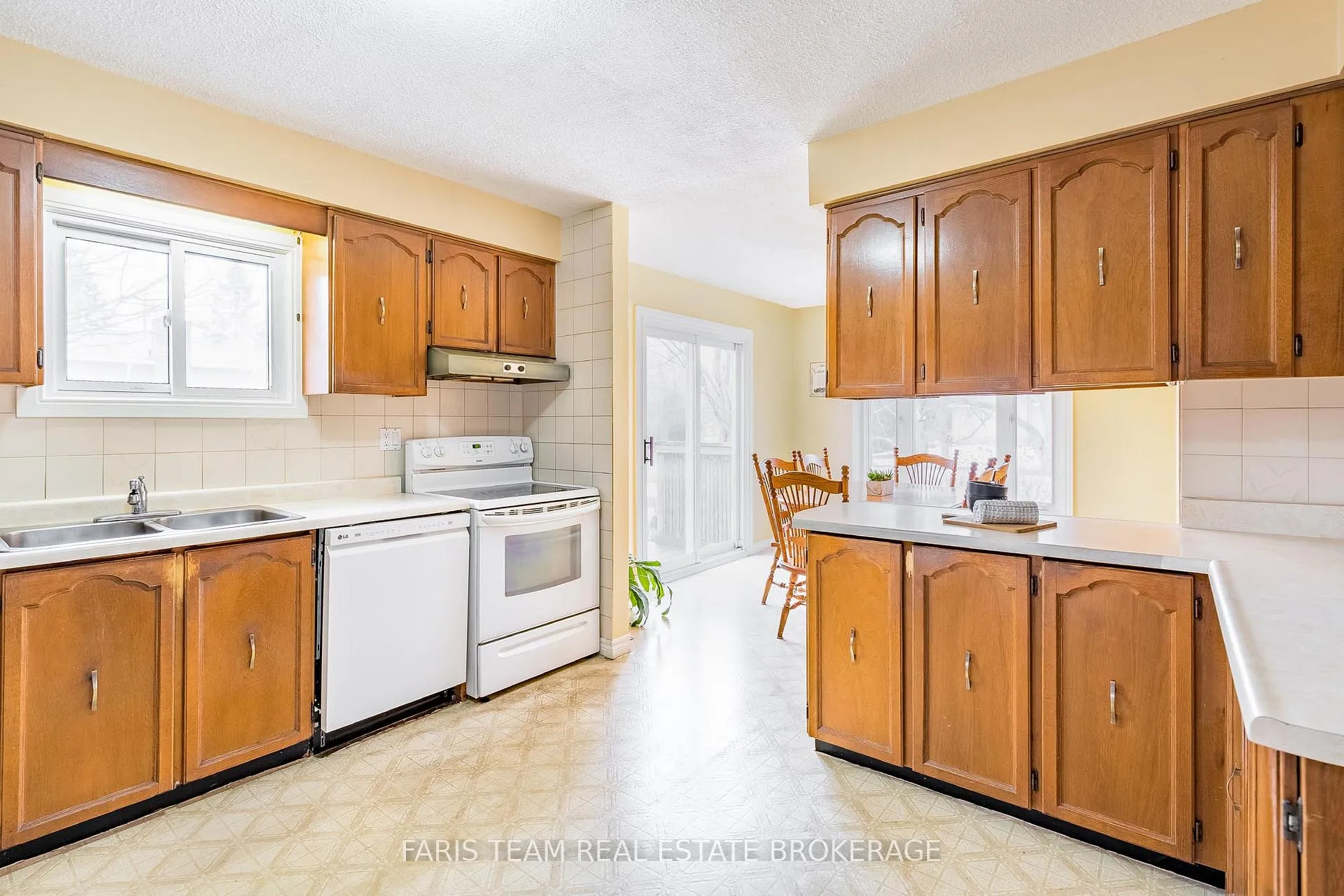 Photo 6 of 10 William Street, Oro-Medonte, Shanty Bay — HOMEH