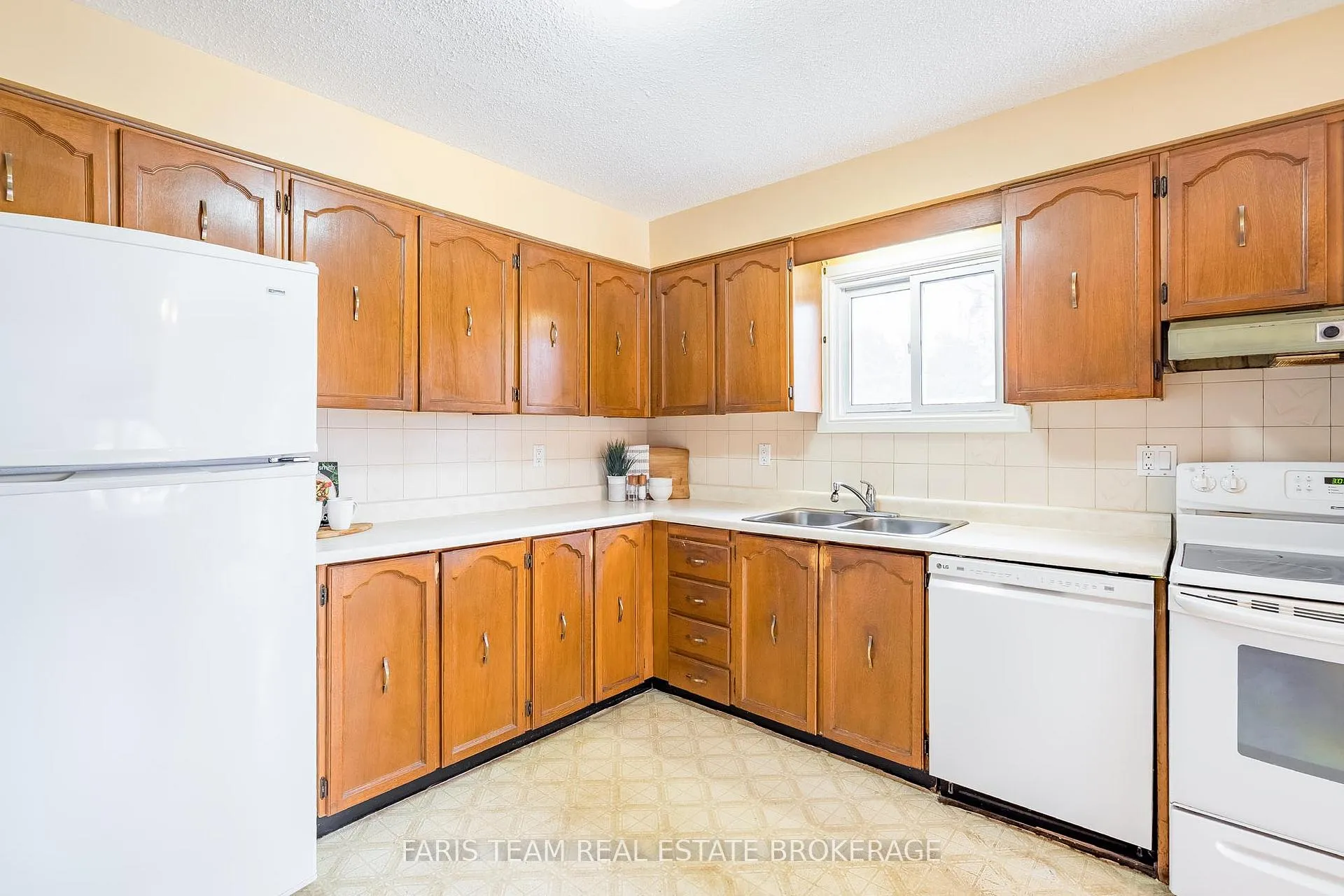 Photo 8 of 10 William Street, Oro-Medonte, Shanty Bay — HOMEH