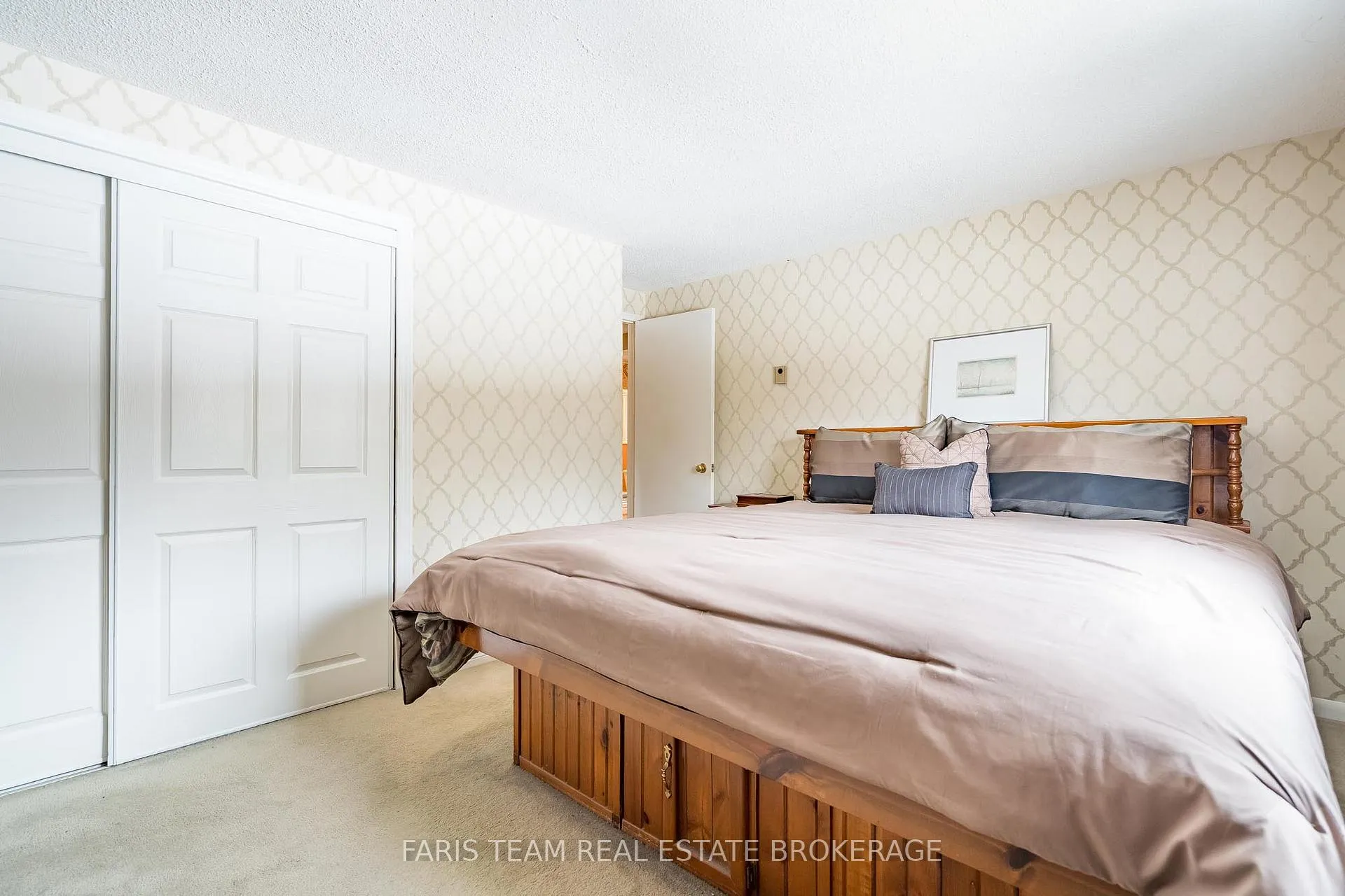 Photo 17 of 10 William Street, Oro-Medonte, Shanty Bay — HOMEH