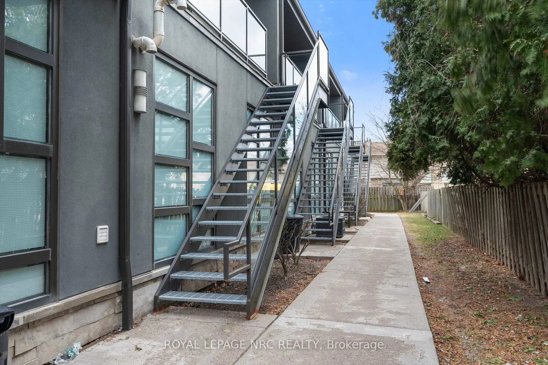 Photo 3 of Unit 240, 411 Lake Street, St. Catharines, Lakeport — HOMEH