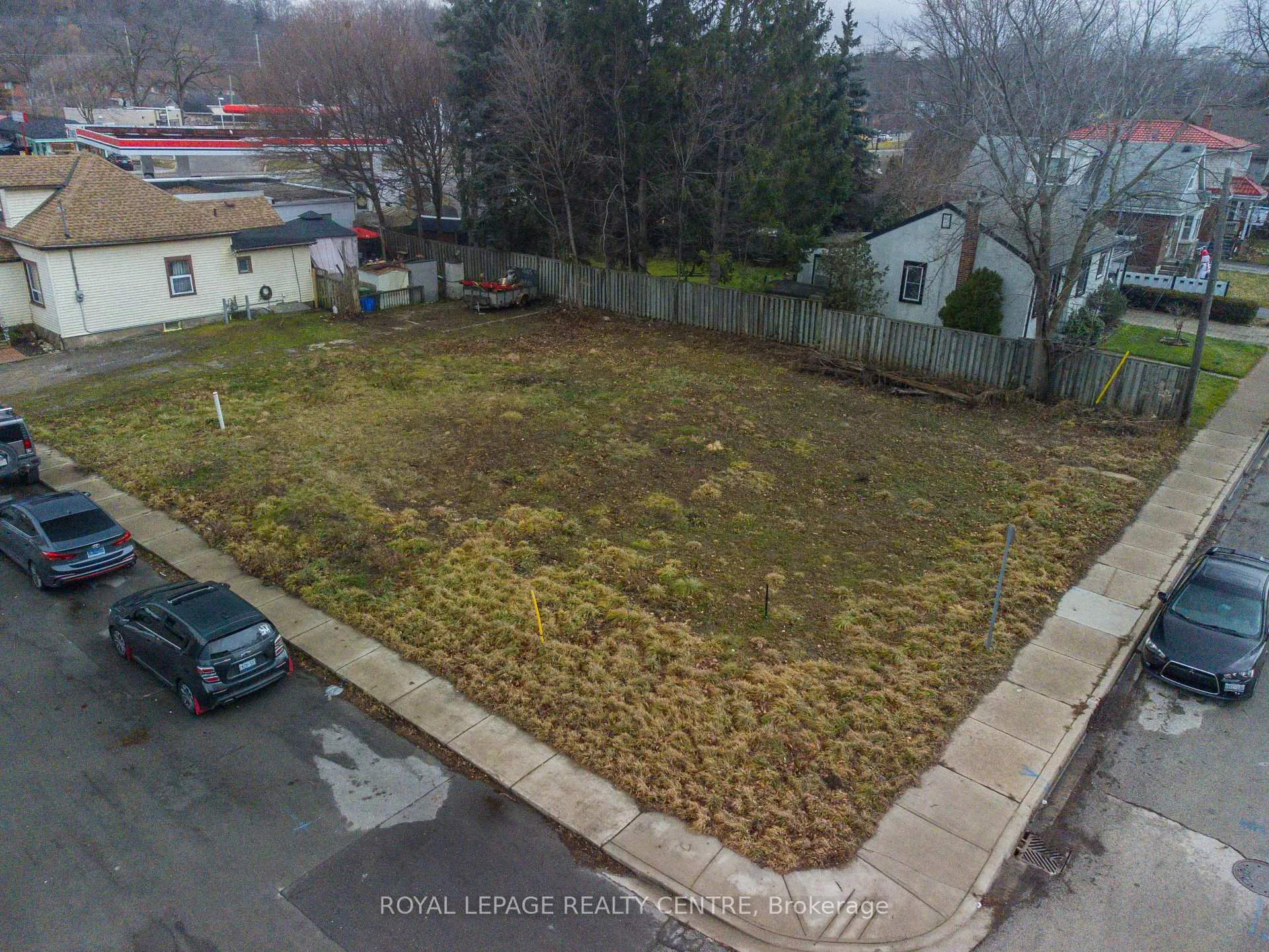 Photo 1 of 4 Thorpe Street, Hamilton, Dundas — HOMEH