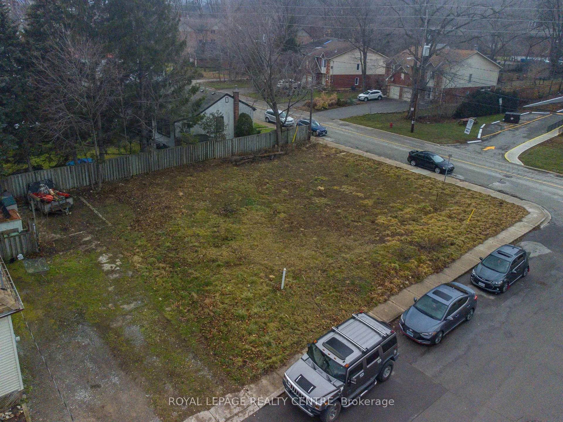 Photo 6 of 4 Thorpe Street, Hamilton, Dundas — HOMEH