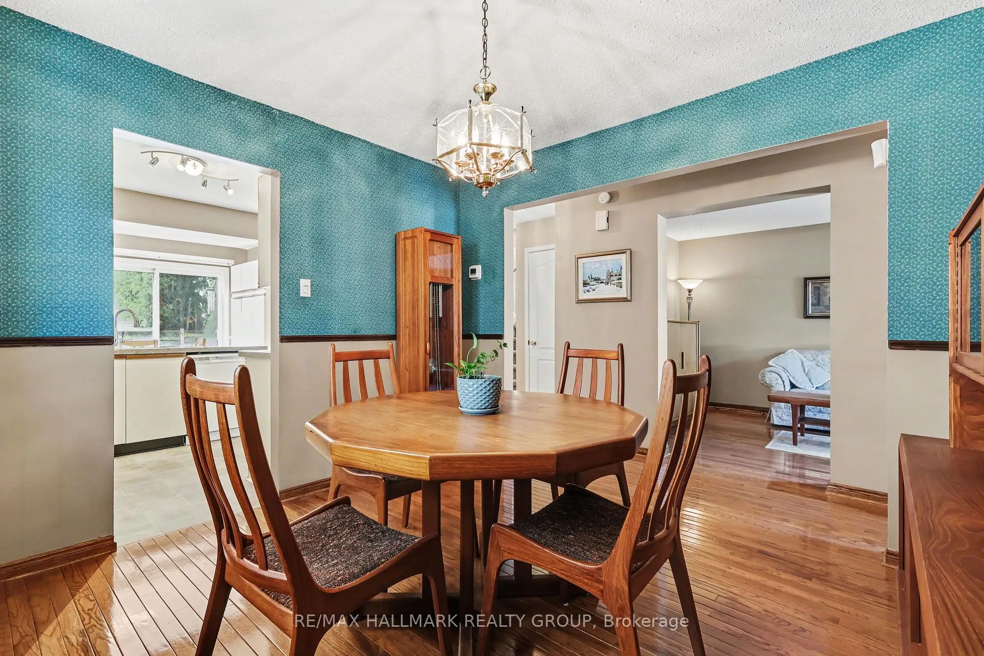 Photo 3 of 1620 Des Grives Crescent, Ottawa, Orleans/Sunridge — HOMEH