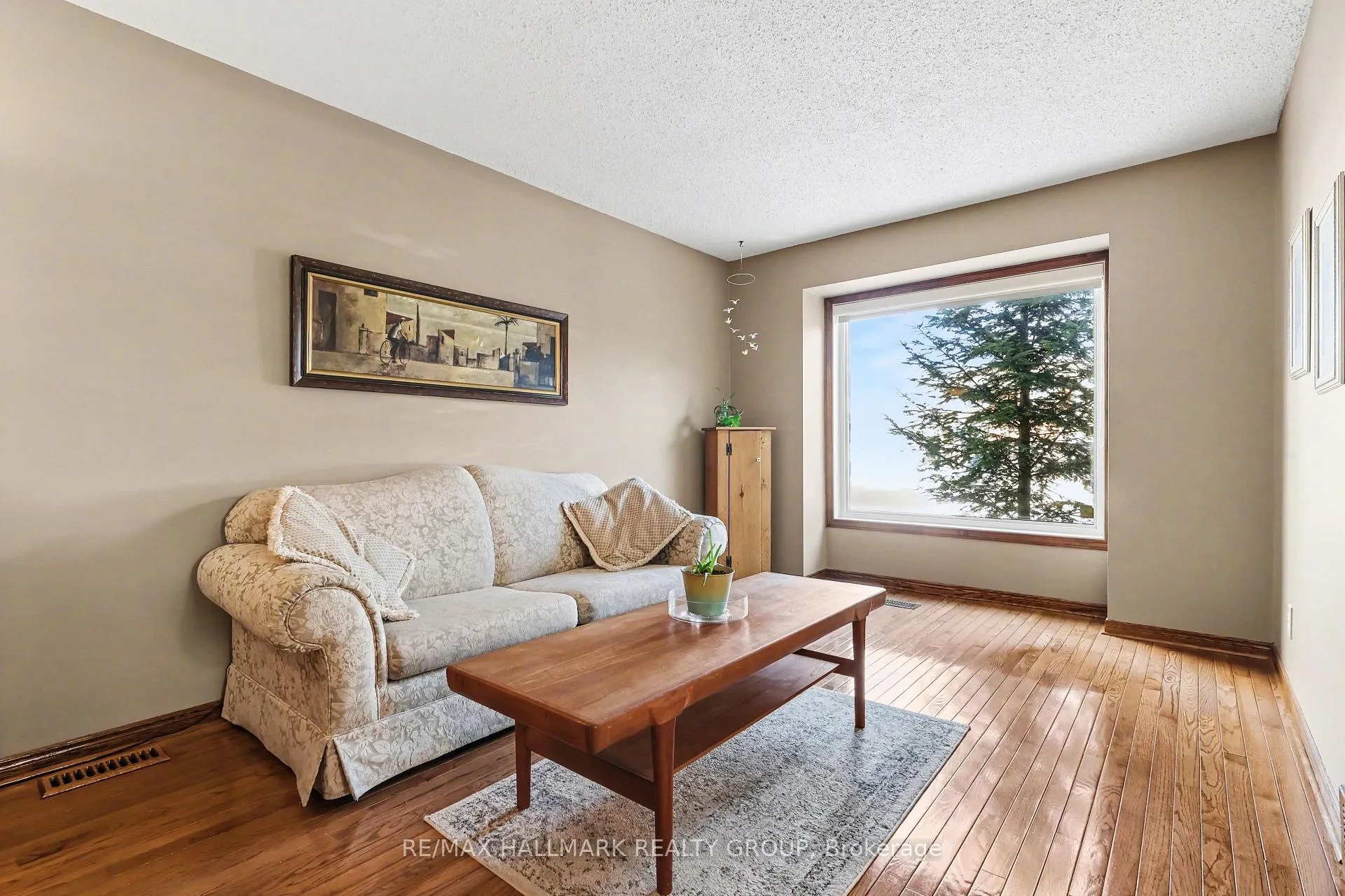 Photo 5 of 1620 Des Grives Crescent, Ottawa, Orleans/Sunridge — HOMEH