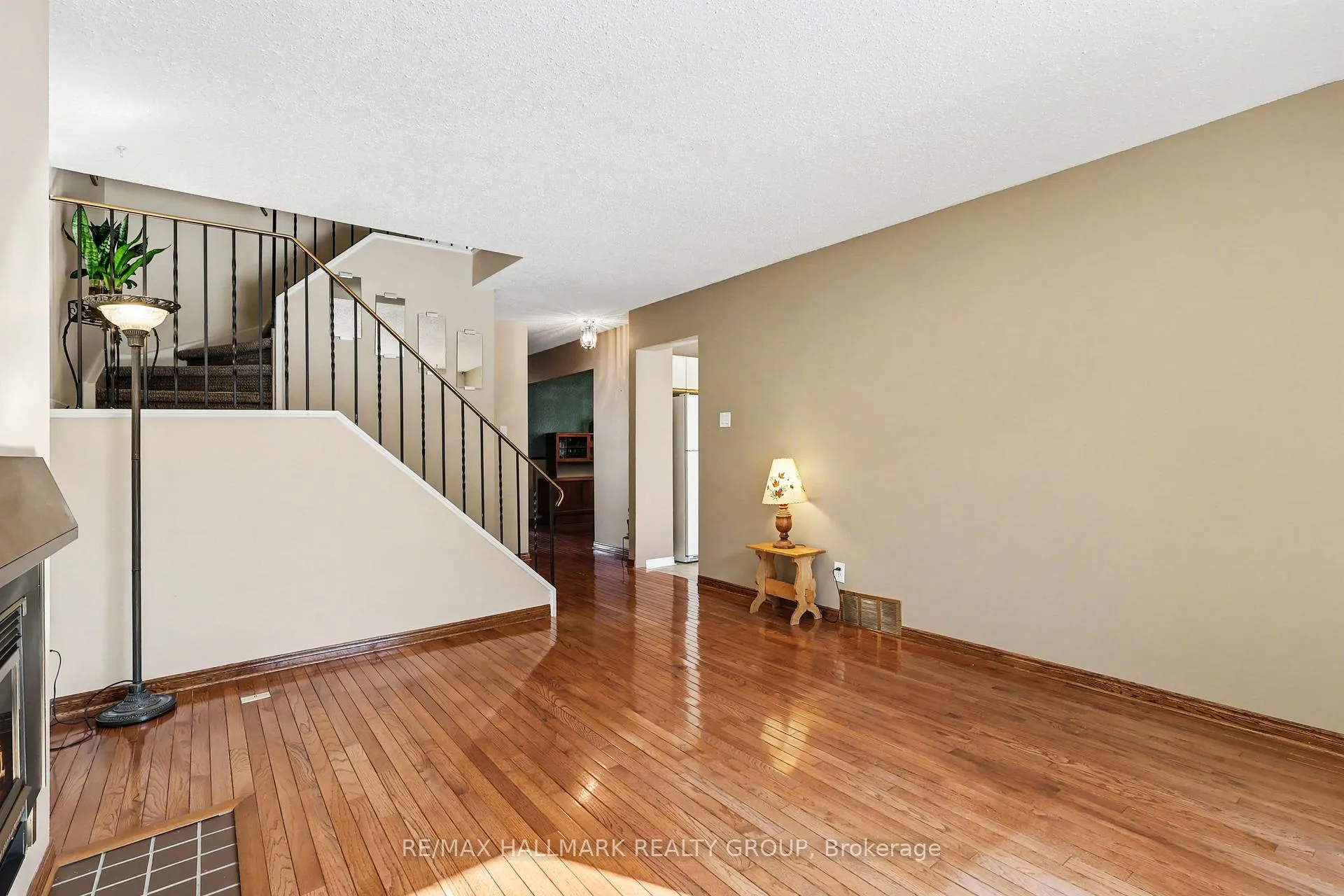 Photo 6 of 1620 Des Grives Crescent, Ottawa, Orleans/Sunridge — HOMEH