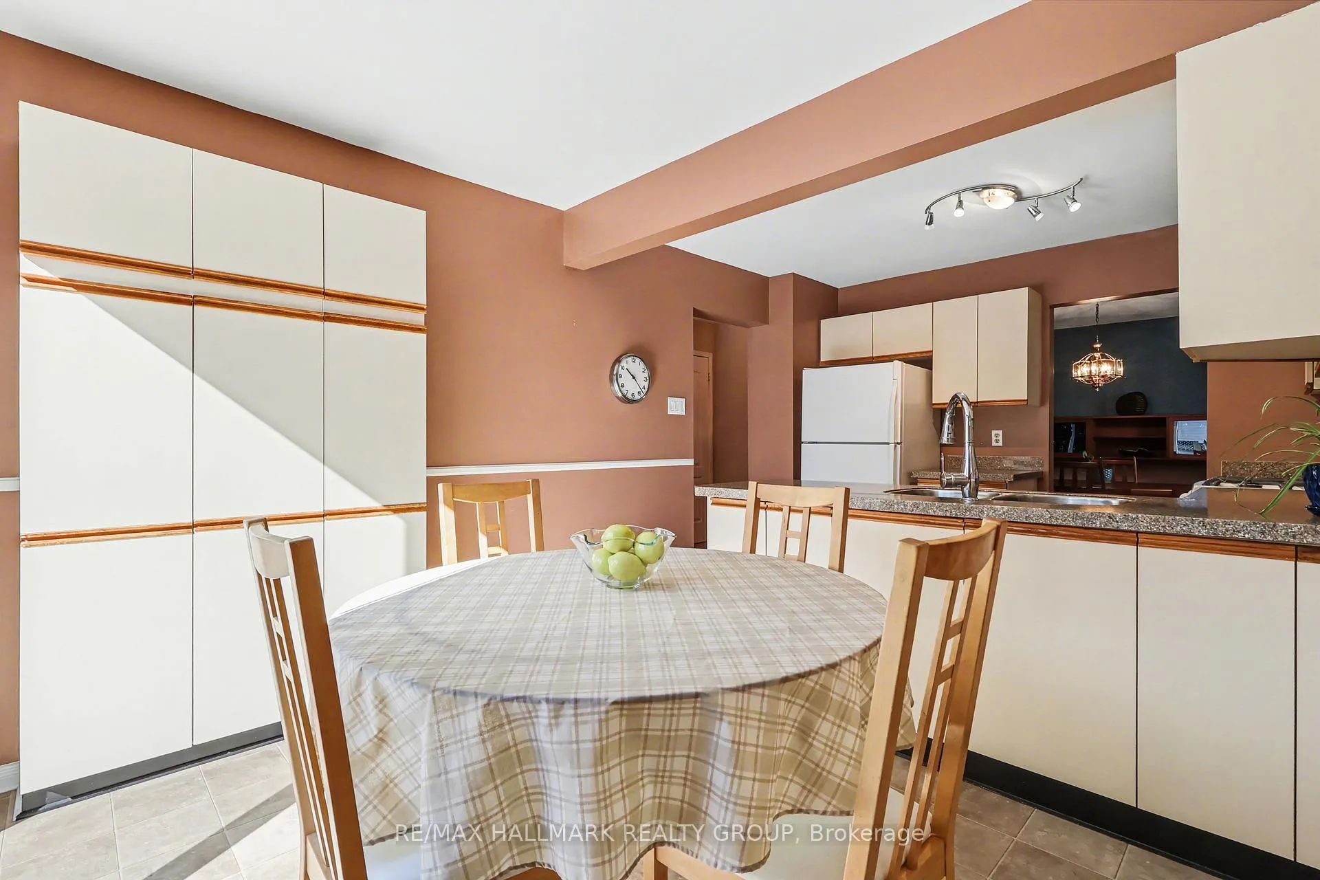 Photo 10 of 1620 Des Grives Crescent, Ottawa, Orleans/Sunridge — HOMEH