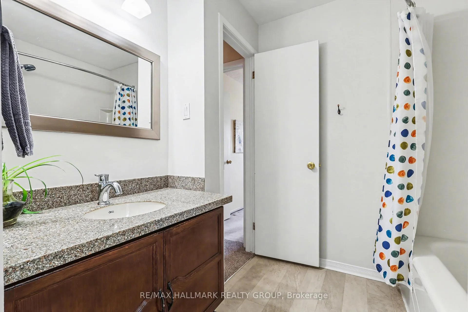 Photo 14 of 1620 Des Grives Crescent, Ottawa, Orleans/Sunridge — HOMEH