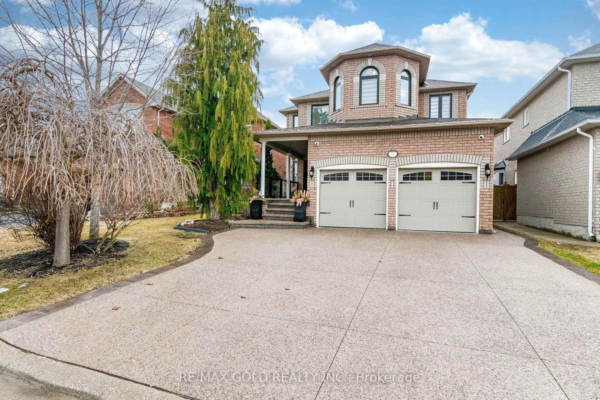 Photo 3 of 36 Ash Court, Brampton, Snelgrove — HOMEH