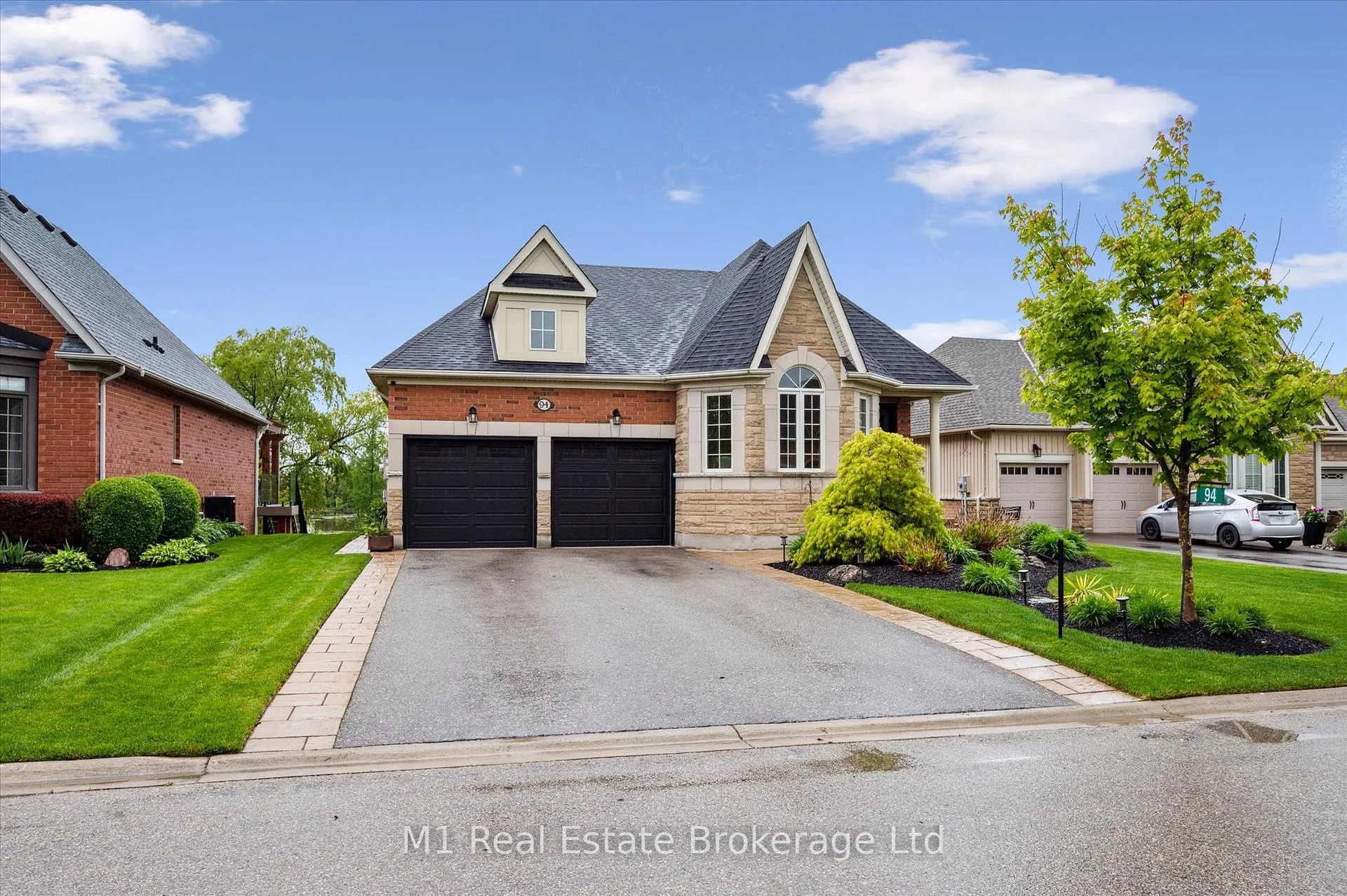 Photo 3 of 94 Aberfoyle Mill Crescent, Puslinch, Aberfoyle — HOMEH