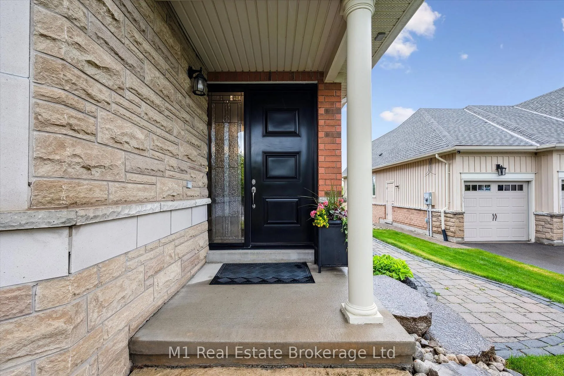 Photo 4 of 94 Aberfoyle Mill Crescent, Puslinch, Aberfoyle — HOMEH