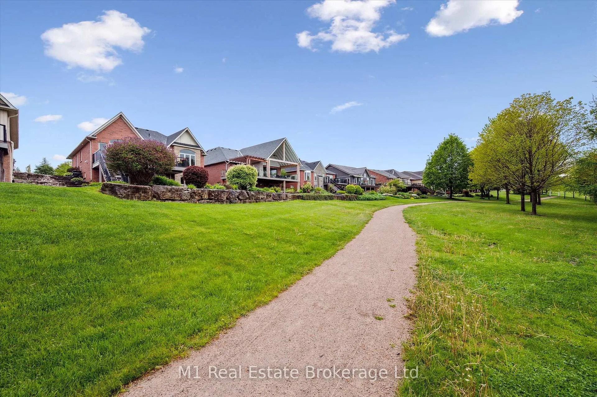 Photo 39 of 94 Aberfoyle Mill Crescent, Puslinch, Aberfoyle — HOMEH