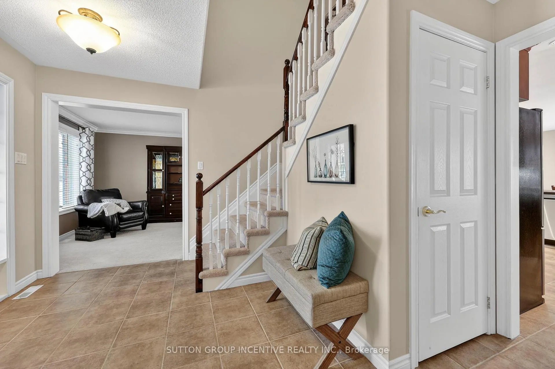 Photo 5 of 60 O'neill Circle, Springwater, Phelpston — HOMEH