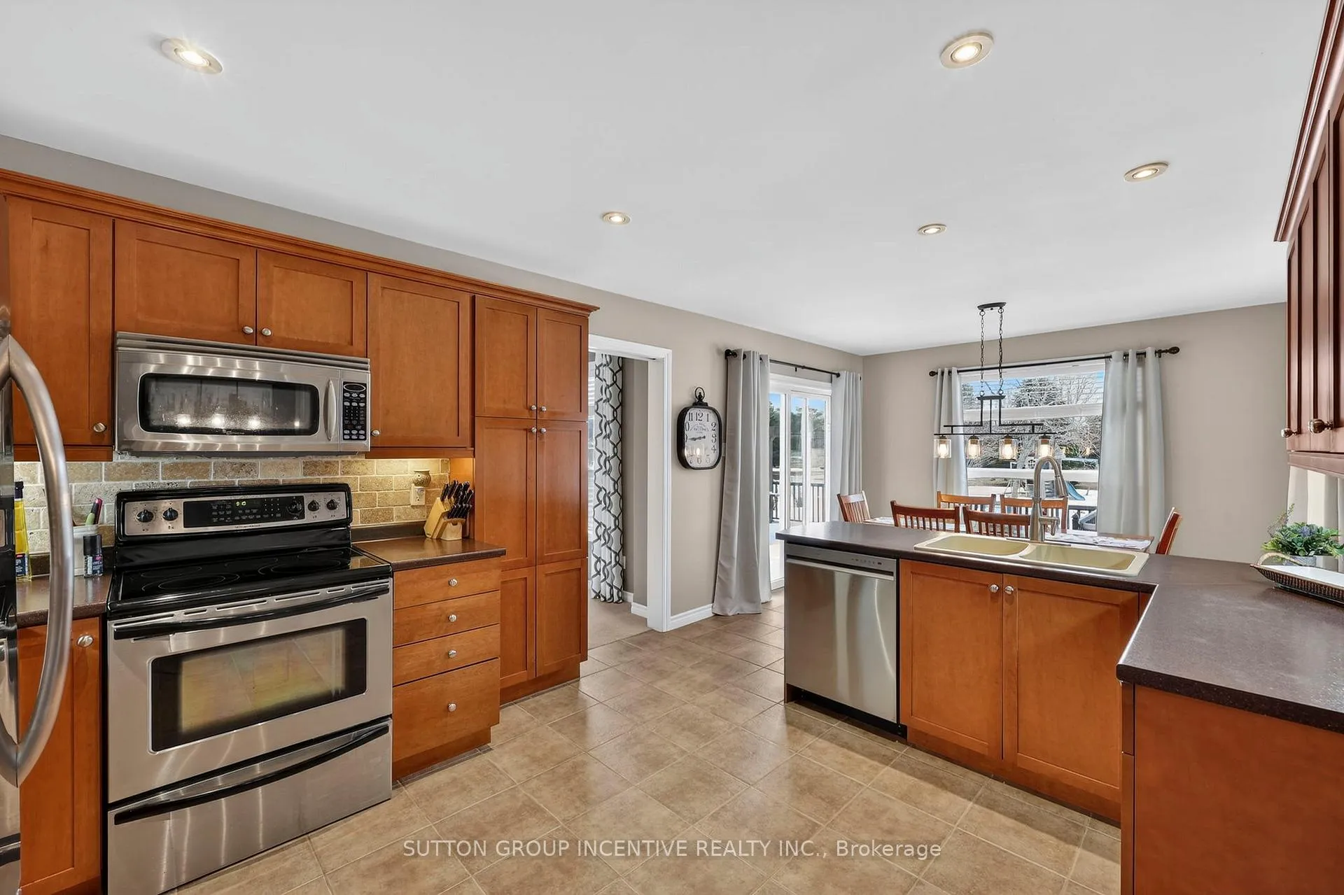 Photo 6 of 60 O'neill Circle, Springwater, Phelpston — HOMEH