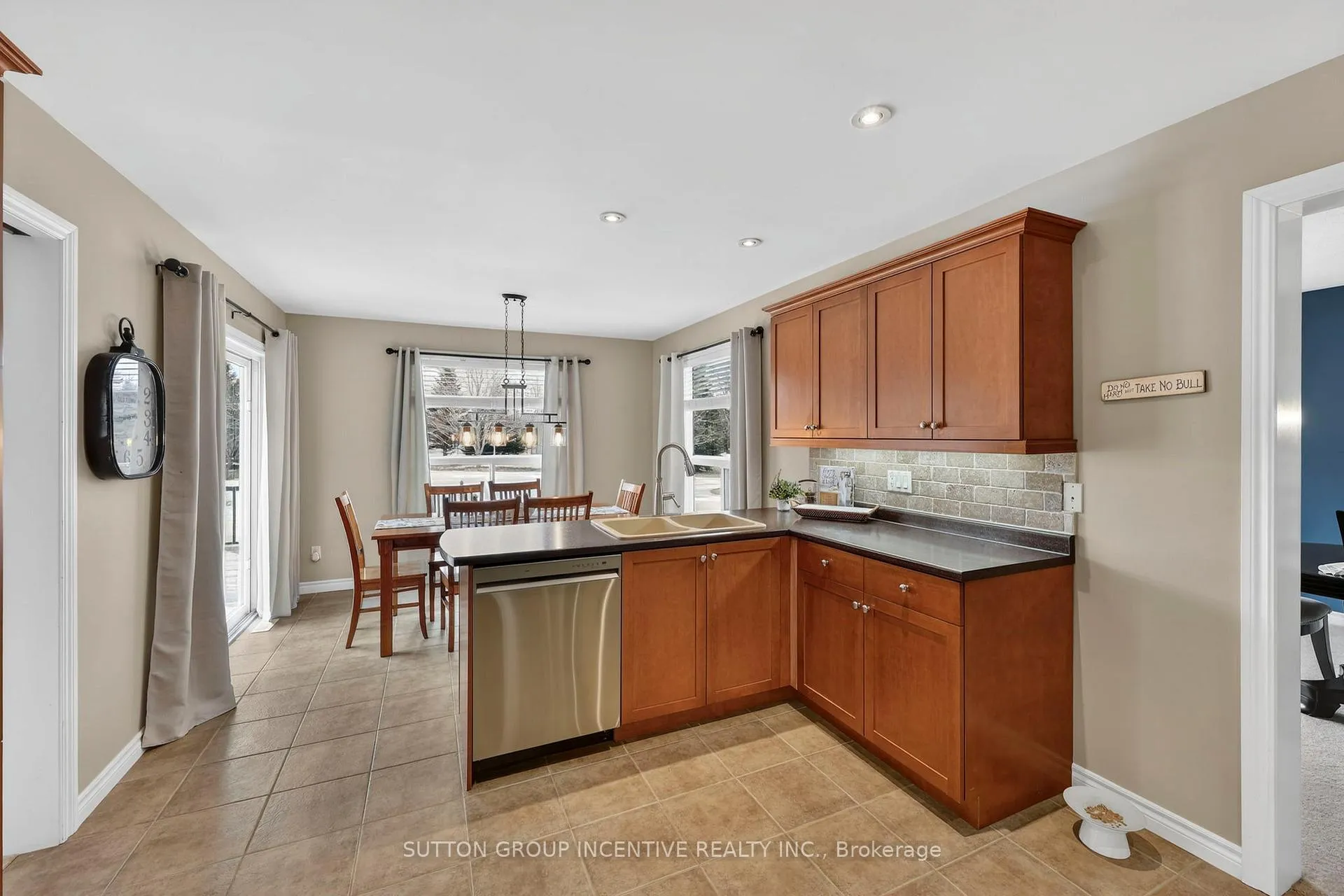 Photo 8 of 60 O'neill Circle, Springwater, Phelpston — HOMEH