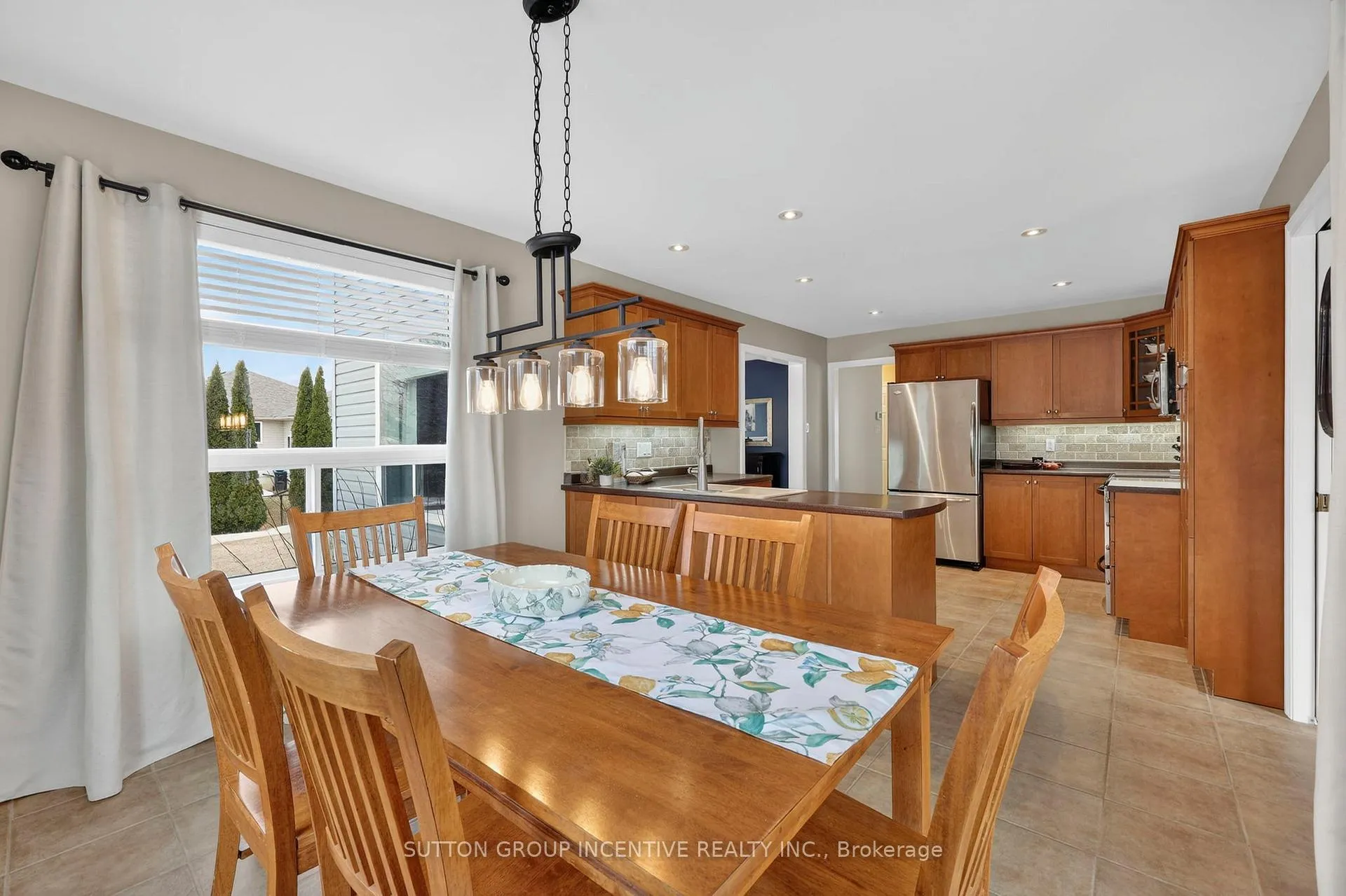 Photo 10 of 60 O'neill Circle, Springwater, Phelpston — HOMEH