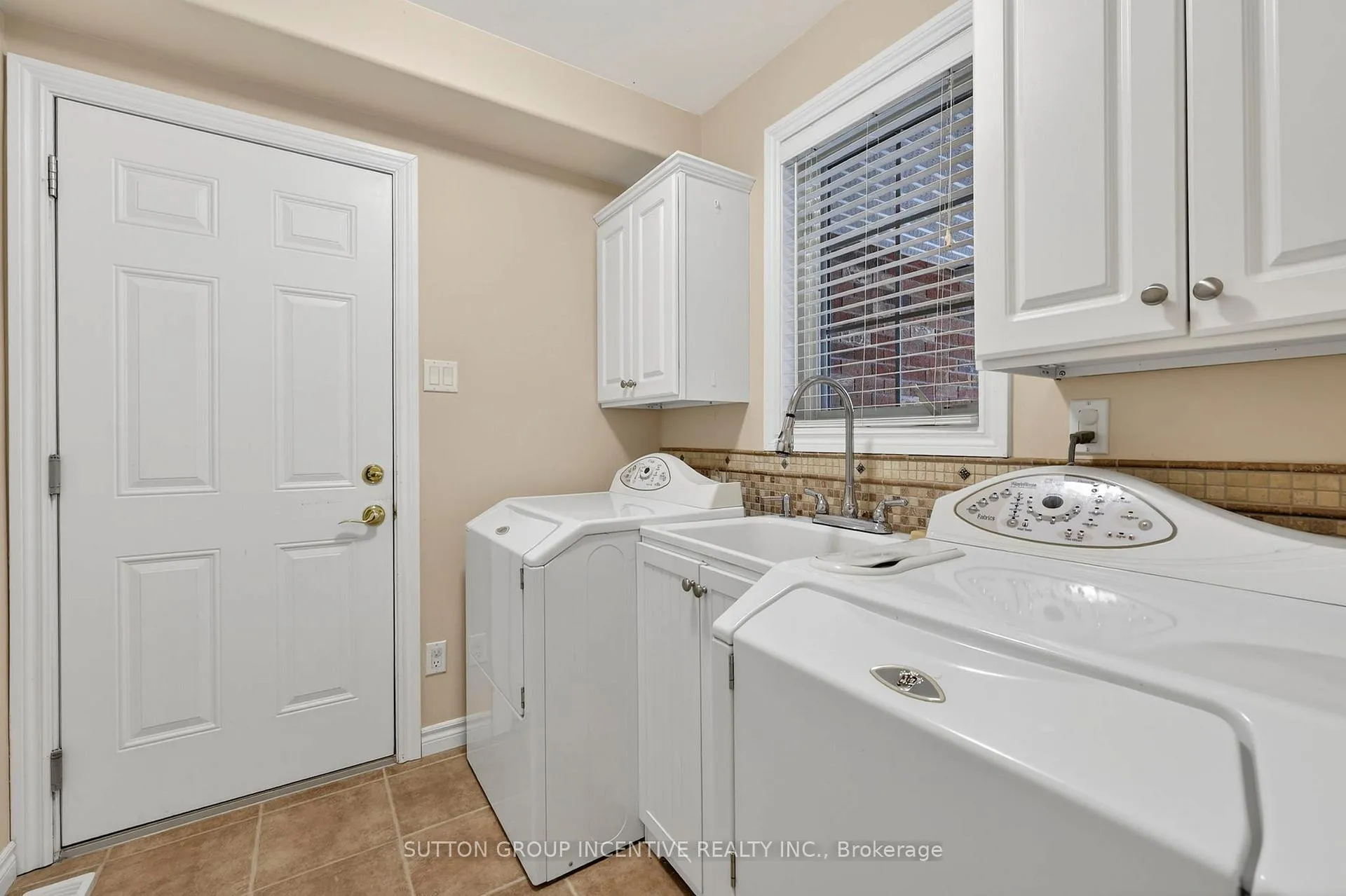 Photo 15 of 60 O'neill Circle, Springwater, Phelpston — HOMEH