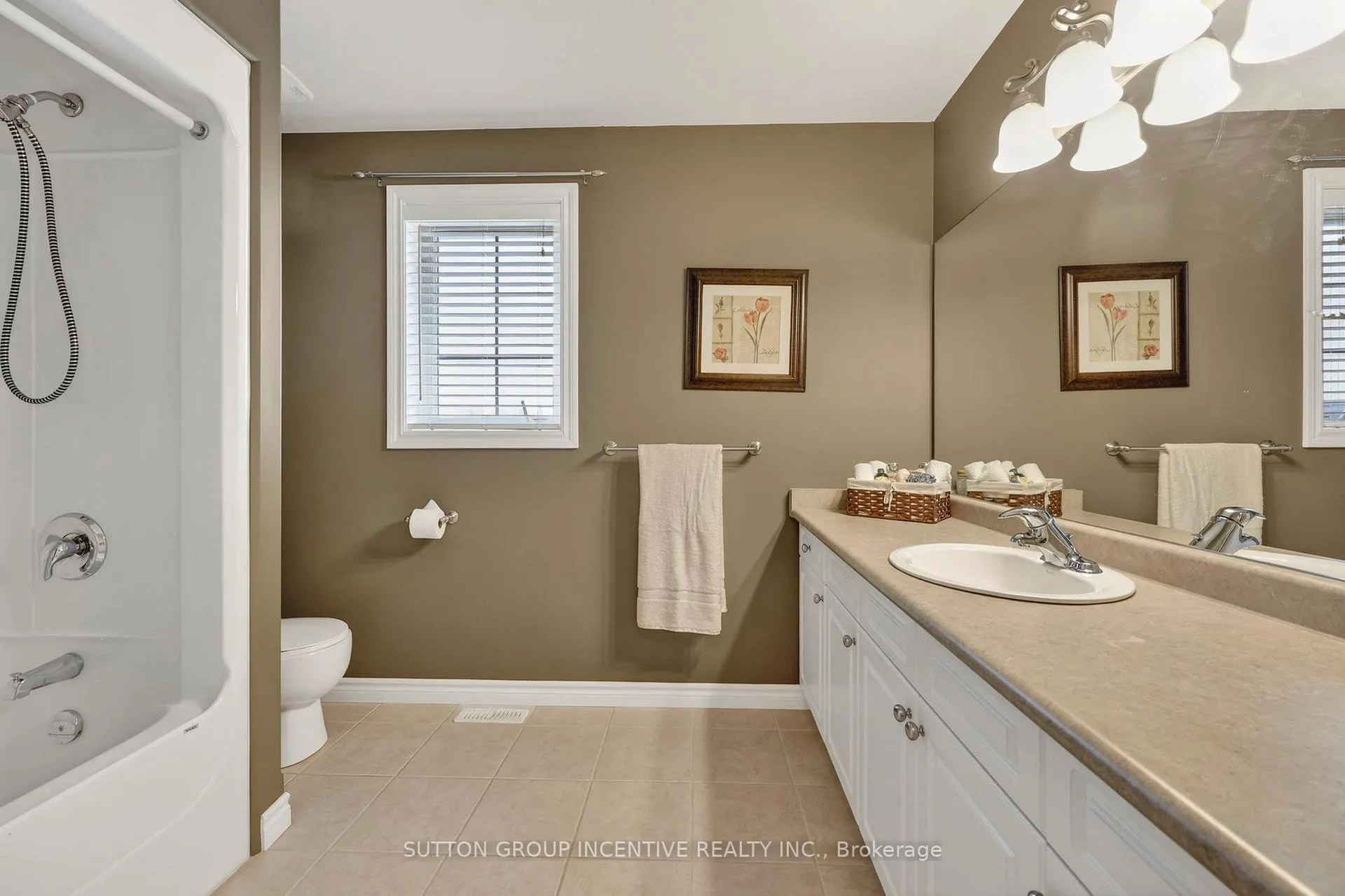 Photo 20 of 60 O'neill Circle, Springwater, Phelpston — HOMEH