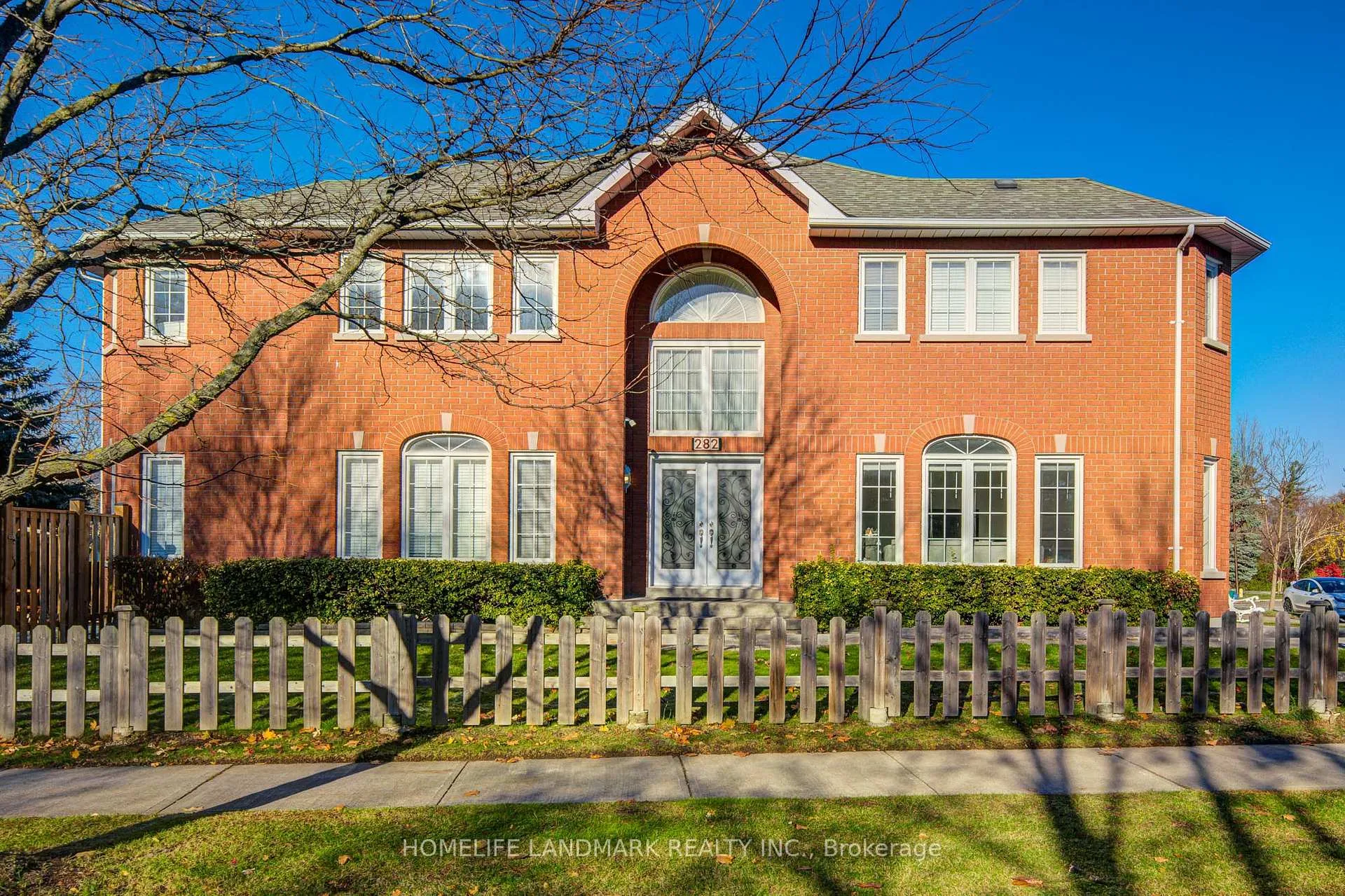 Front of 282 Manhattan Drive
