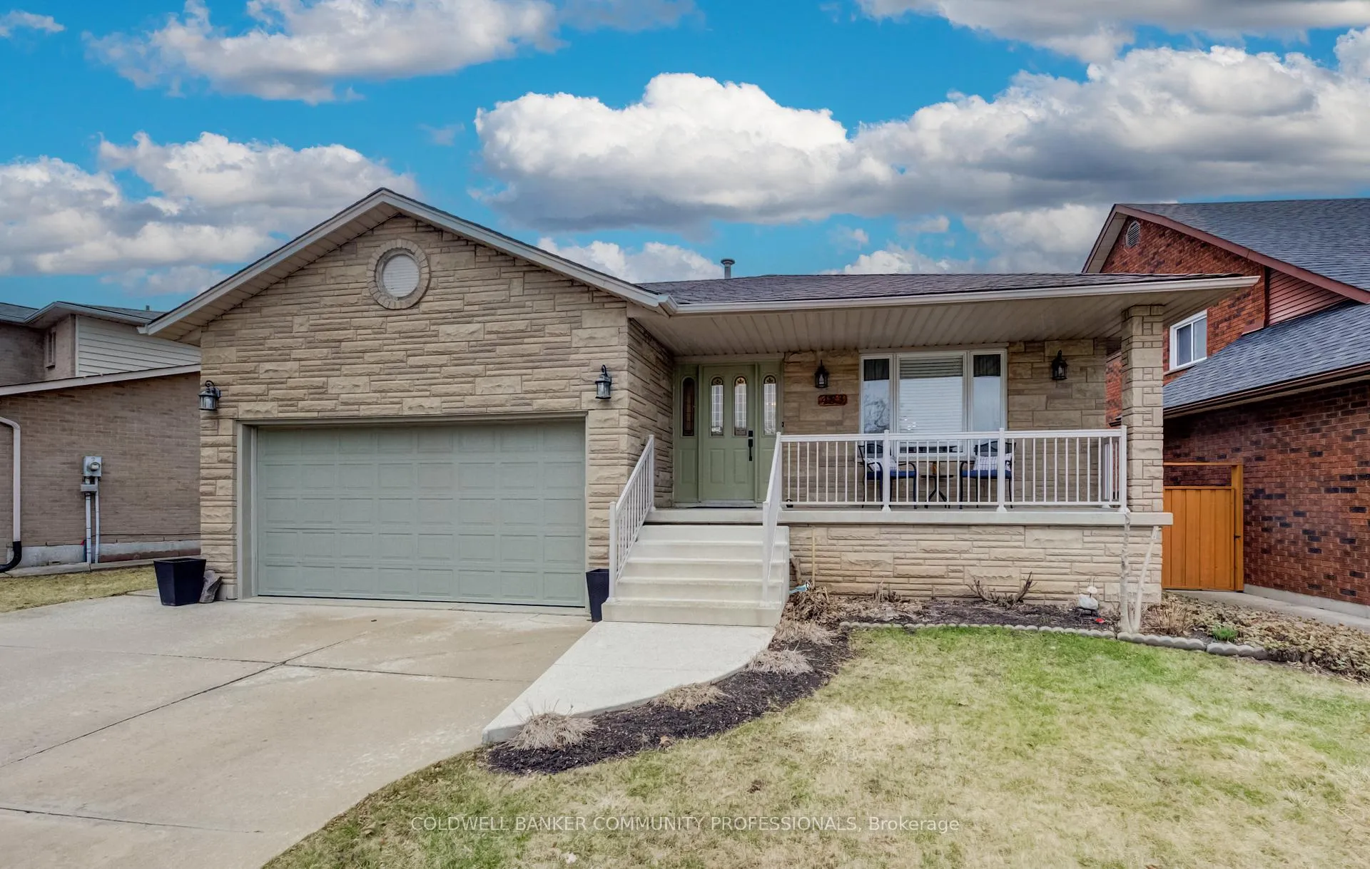 Photo 2 of 483 Dicenzo Drive, Hamilton, Ryckmans — HOMEH