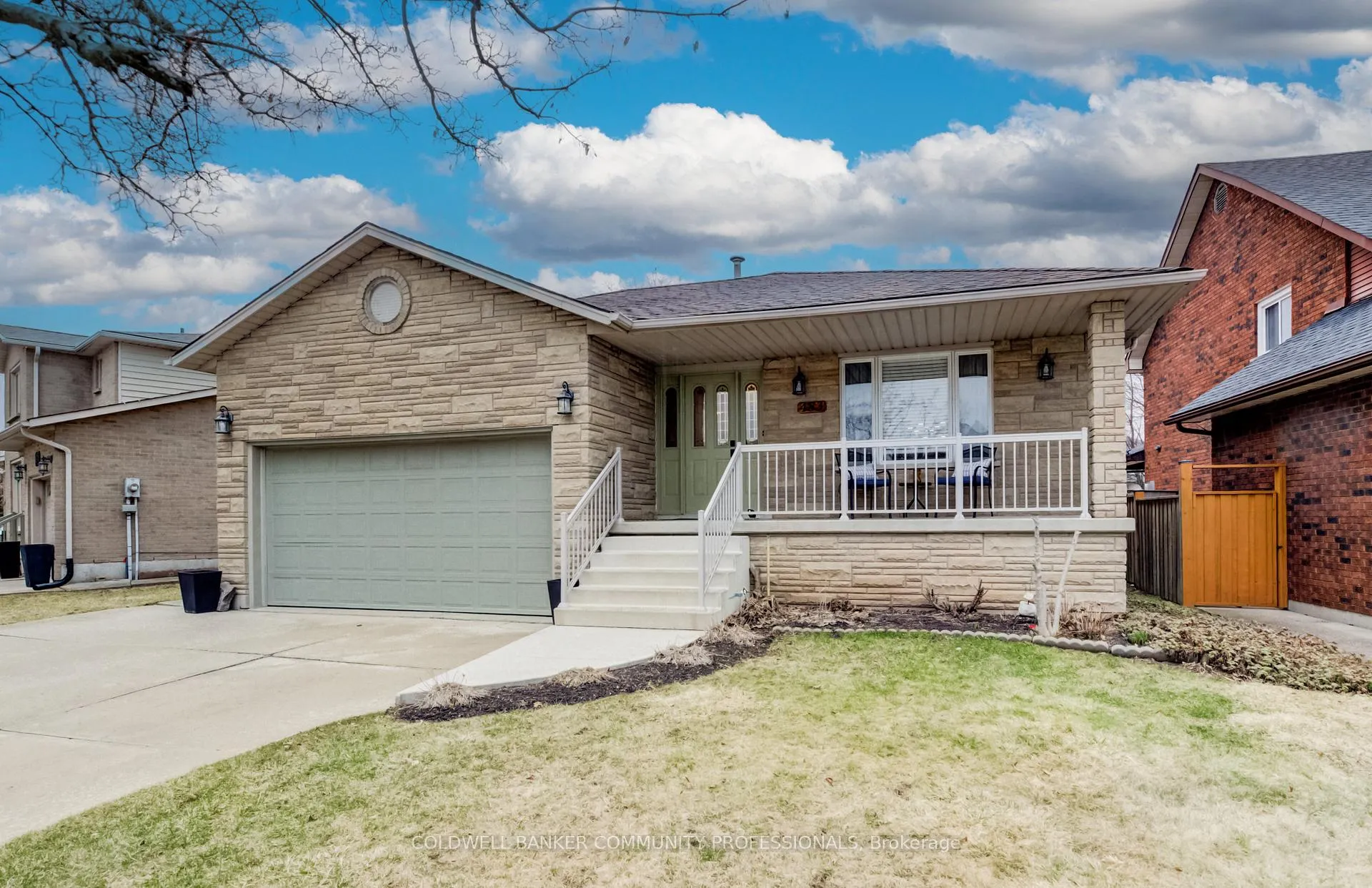Photo 3 of 483 Dicenzo Drive, Hamilton, Ryckmans — HOMEH