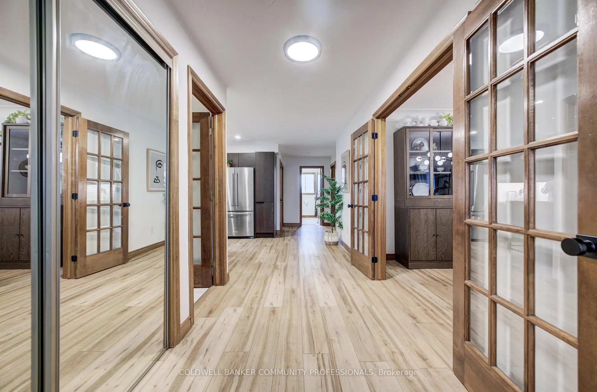 Photo 14 of 483 Dicenzo Drive, Hamilton, Ryckmans — HOMEH