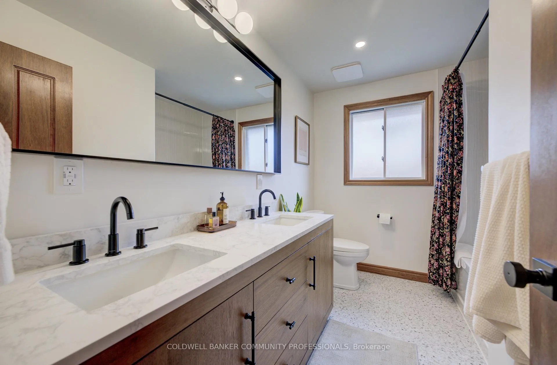 Photo 23 of 483 Dicenzo Drive, Hamilton, Ryckmans — HOMEH